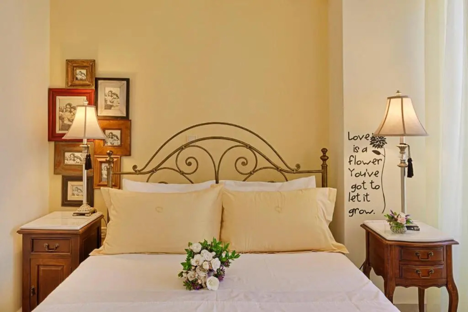 Antouanetta Apartments