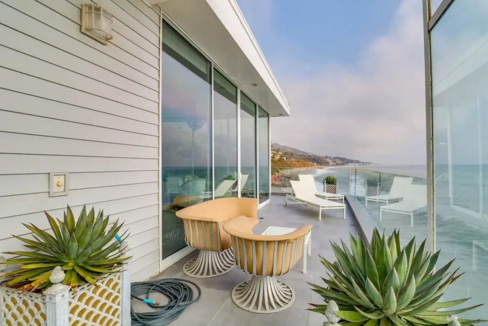 Oceanfront Apartment in Malibu w/ Beach Access!