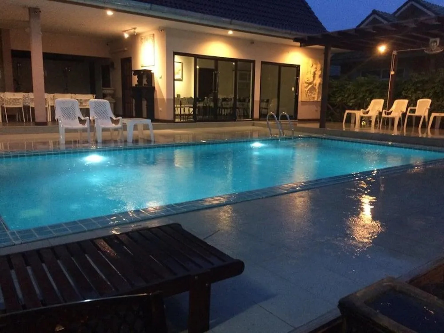 Suporn Lakeview Service APT & Homestay