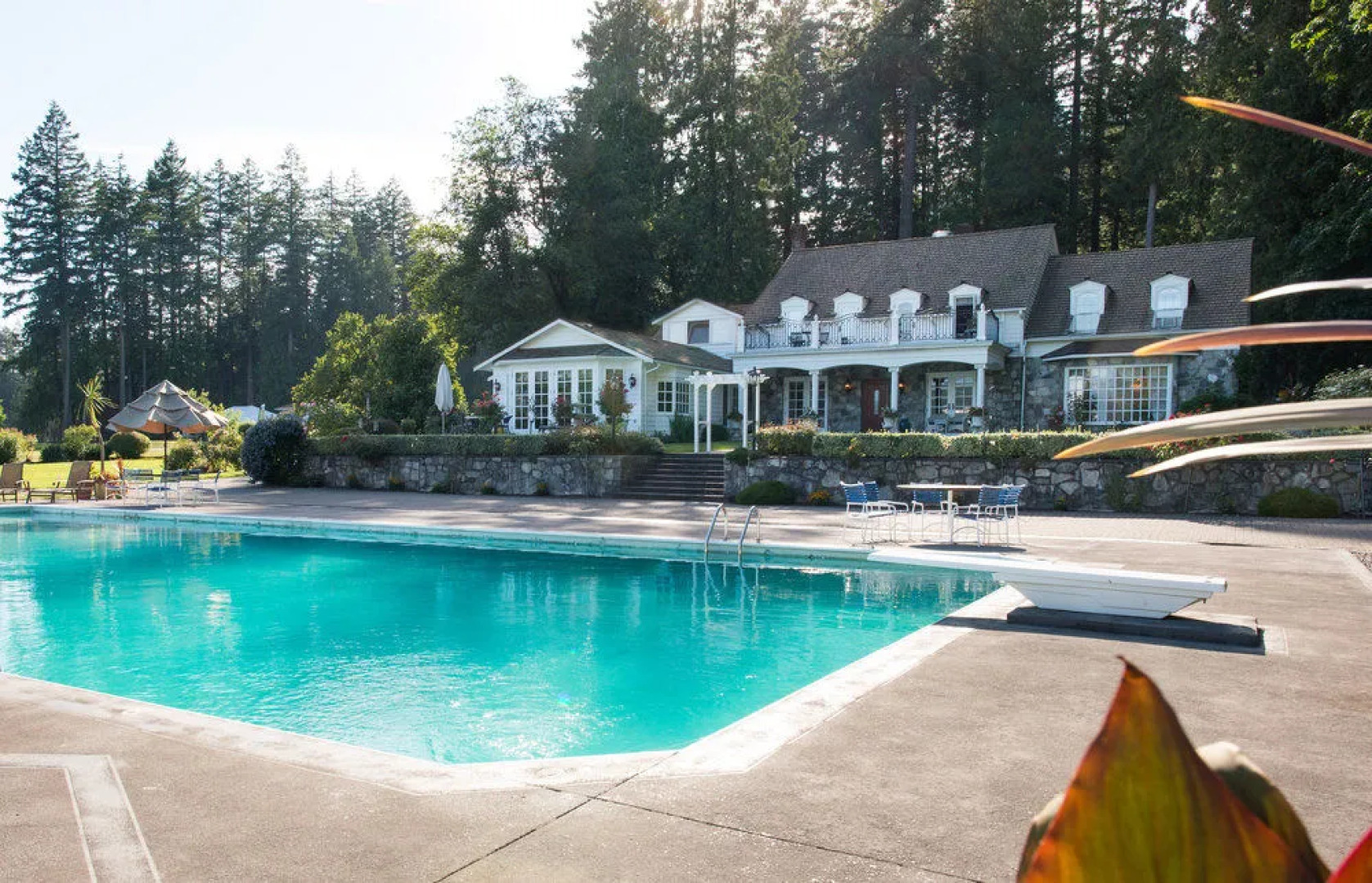 Rowena's Inn On The River