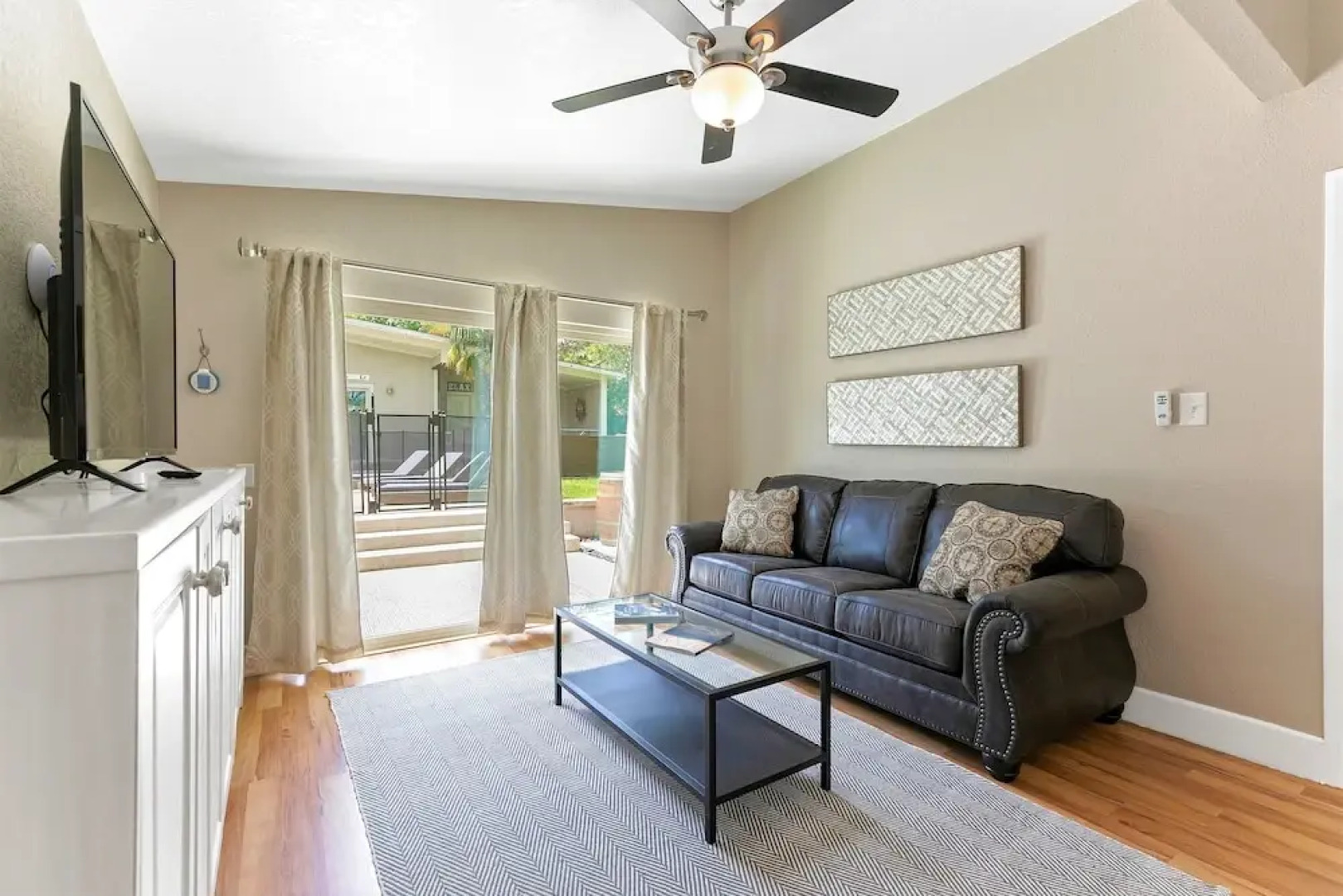 Large Luxury Home W/pool, Hot-tub, Grill/bar, &cin