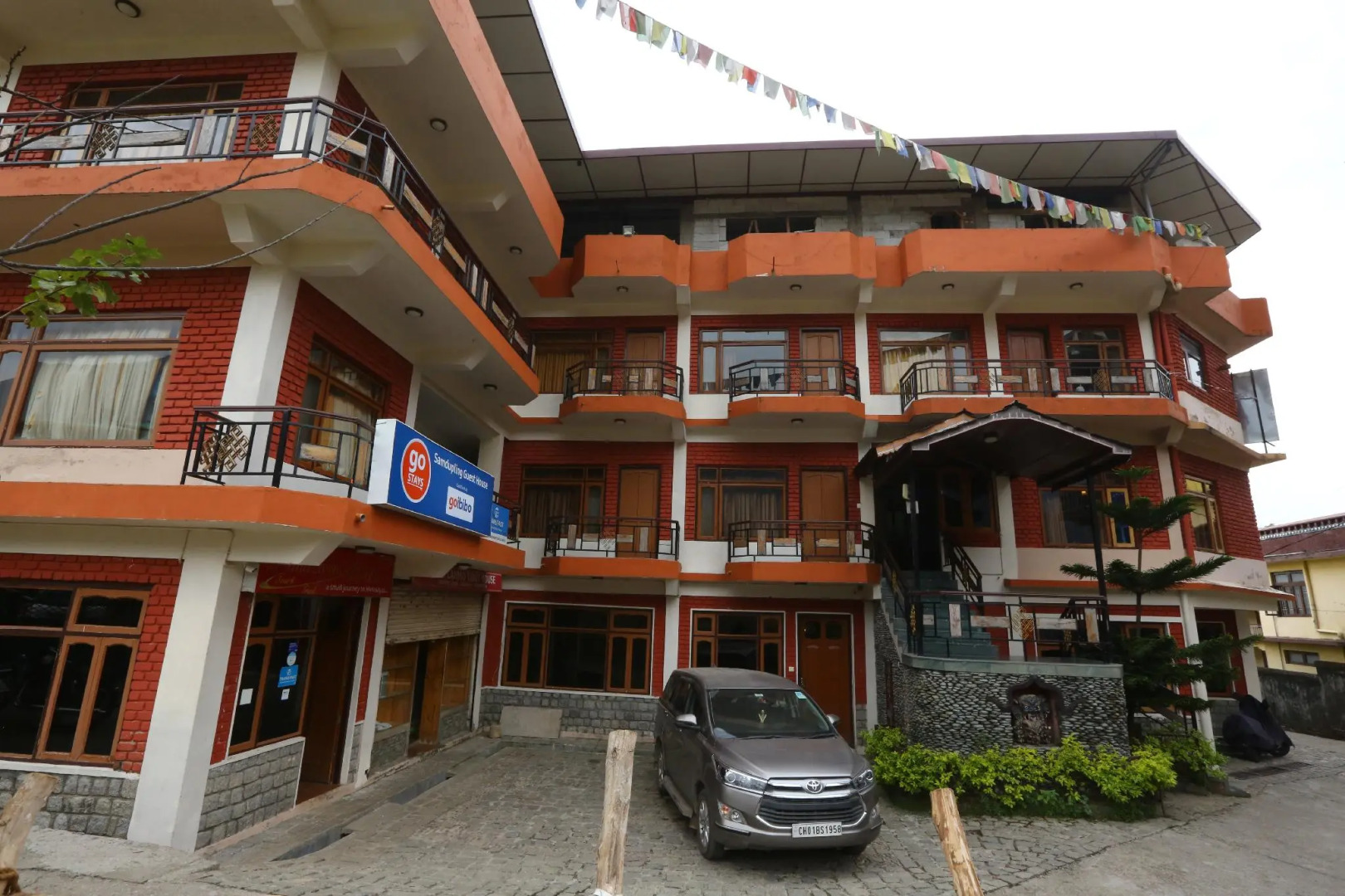 Hotel Samdupling Himalayan Brothers