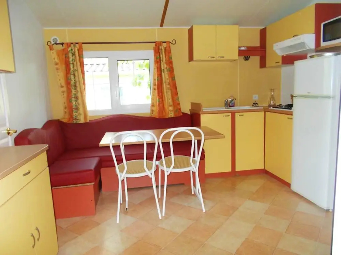 Property With 2 Bedrooms in Beynes, With Furnished Terrace and Wifi - 60 km From the Beach