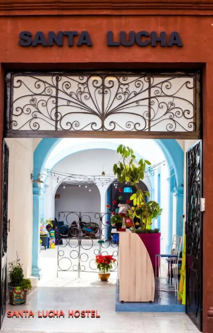 Santa Lucha Hostel