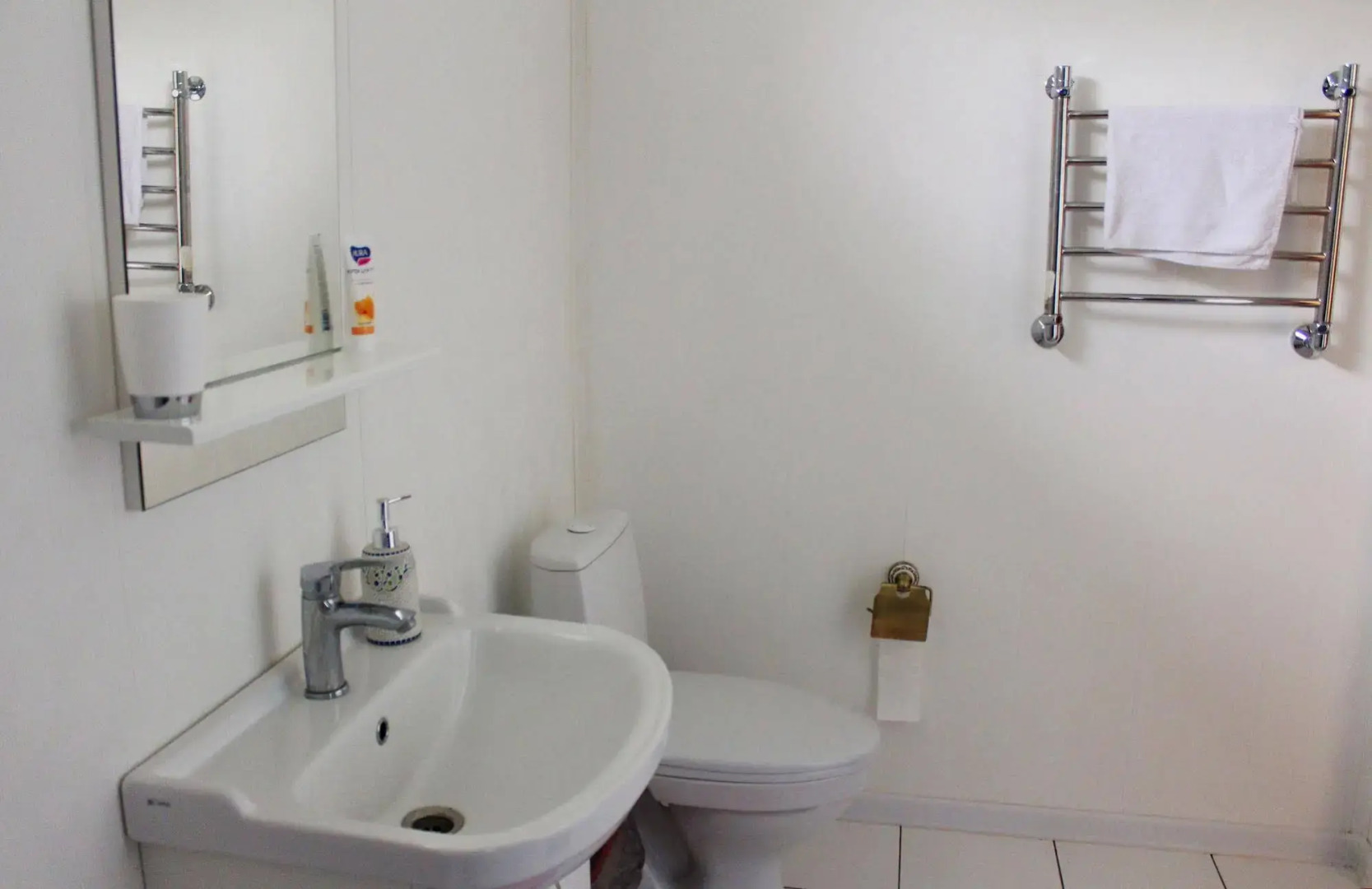 Sherlock Homes Art Hostel