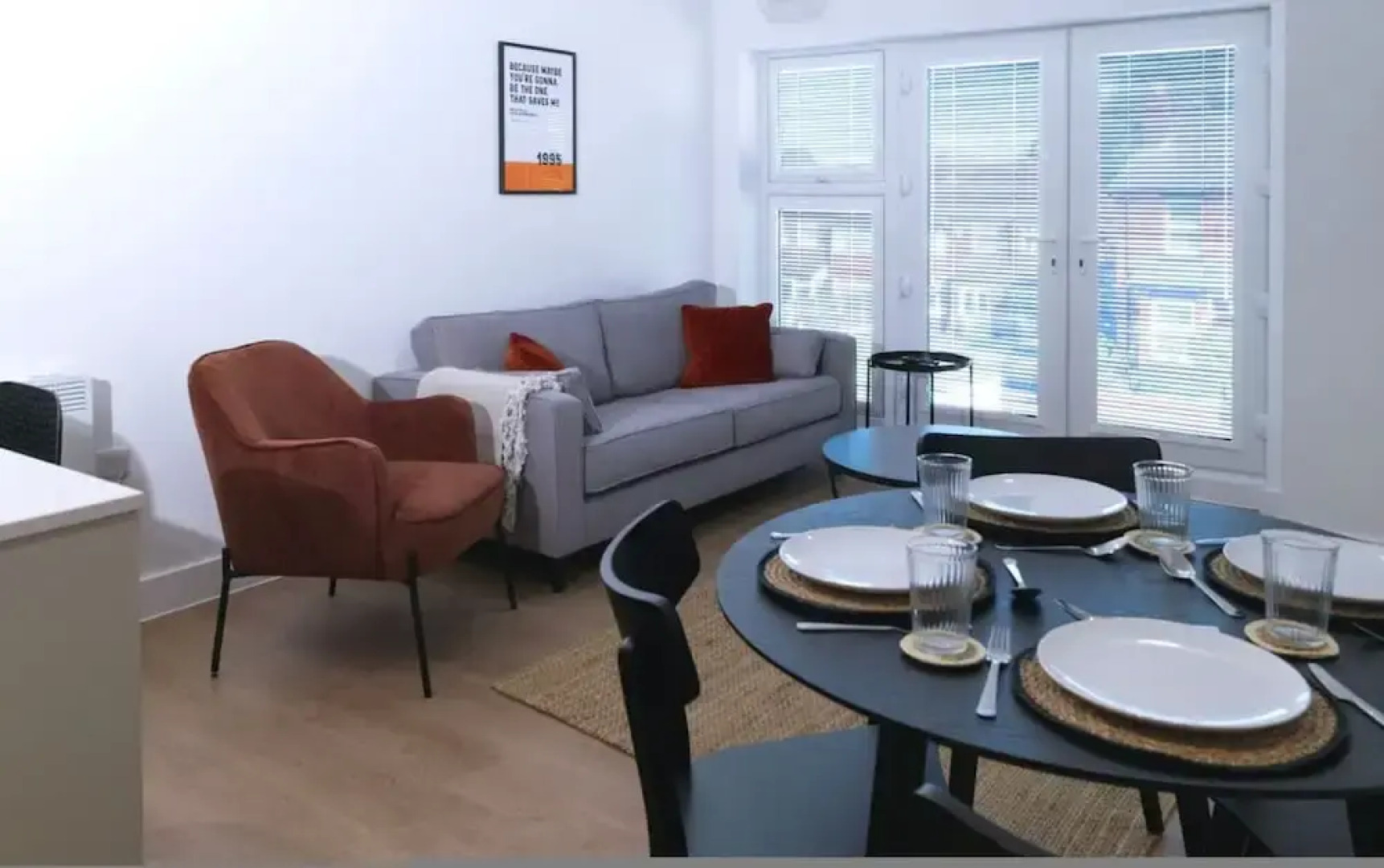Luxury Manchester Apartment - Orange