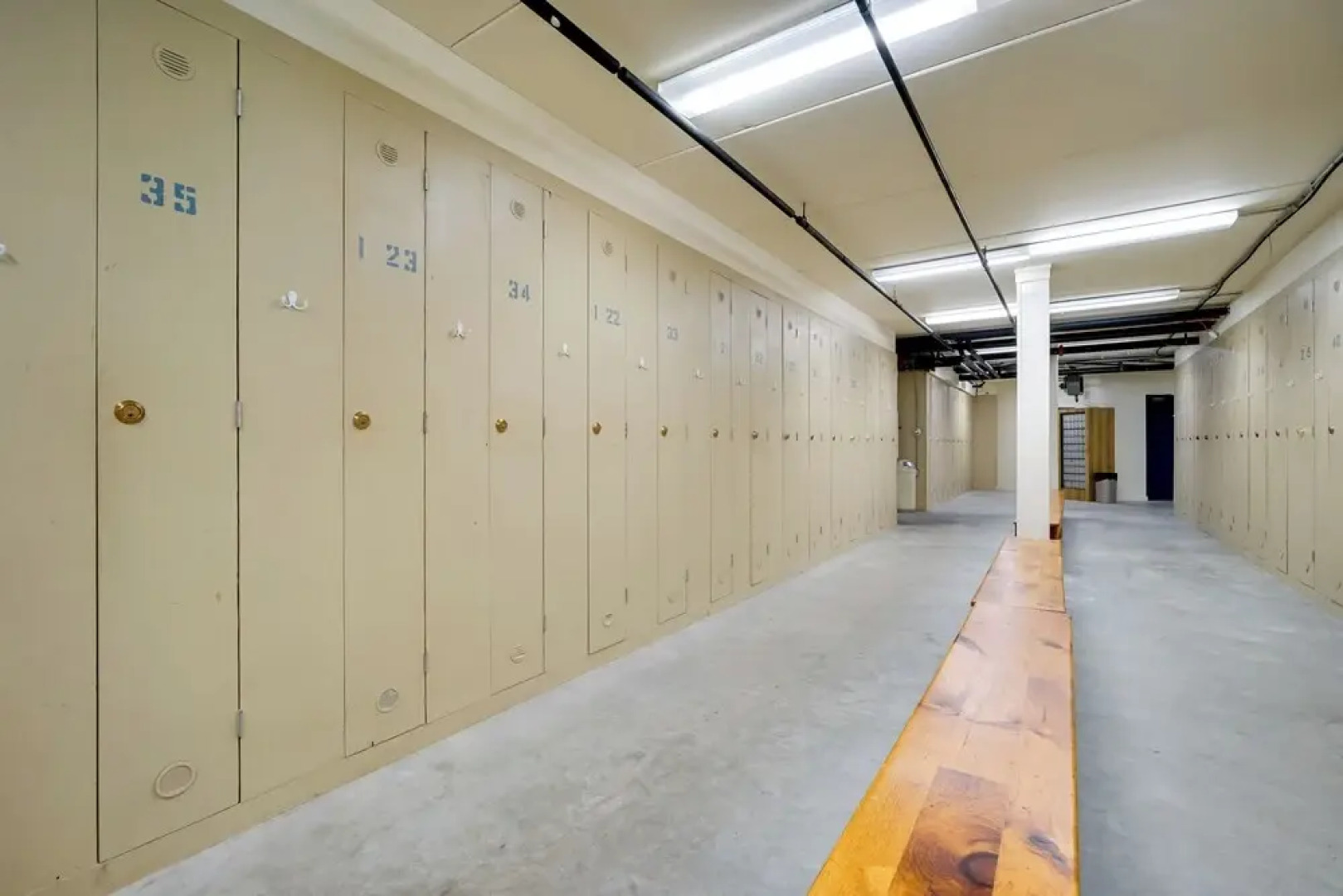 Ski-in/ski-out Magic Mountain Condo w/ Deck!