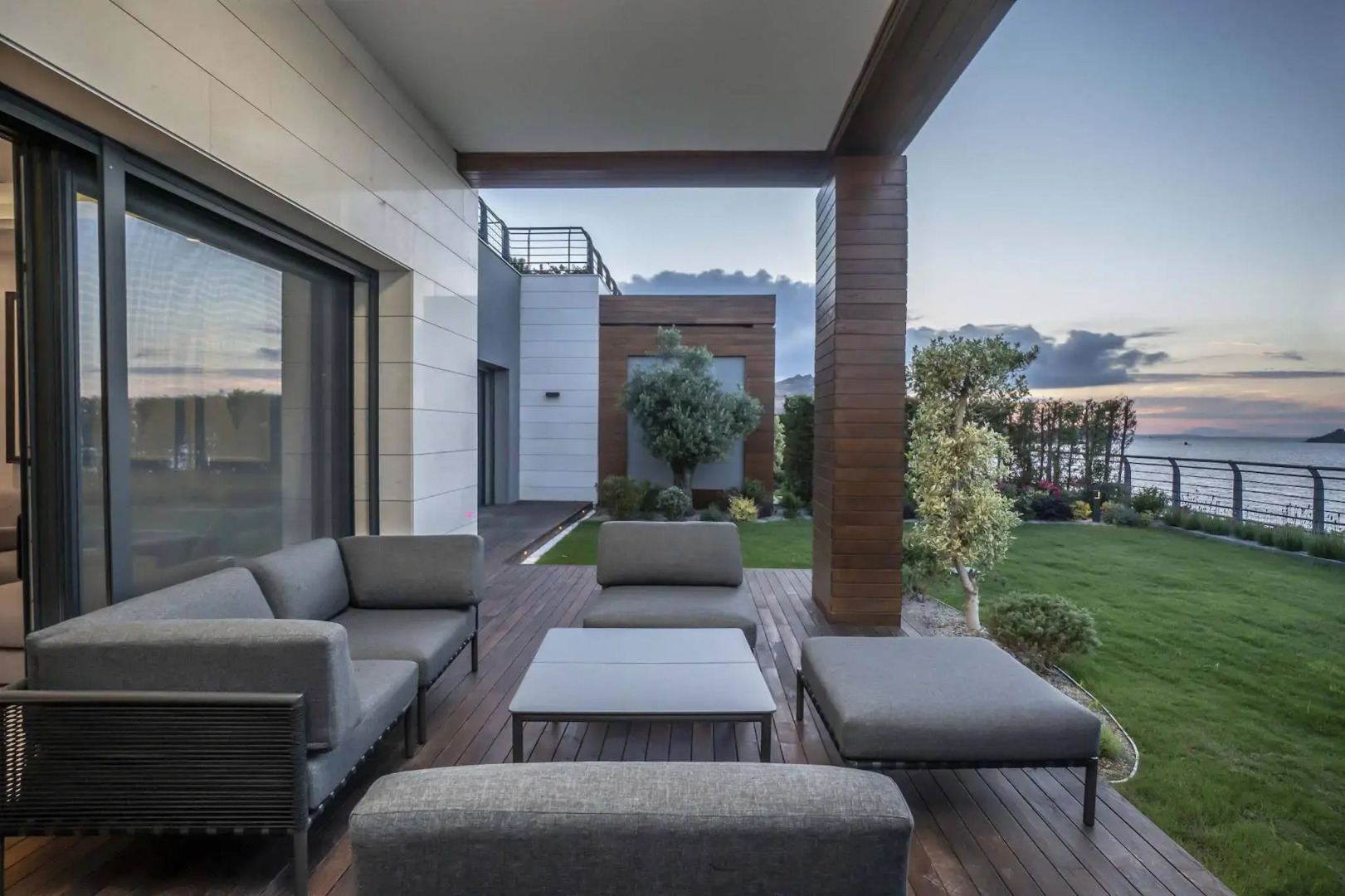 Red Rock Hotel & Suites by Selvese