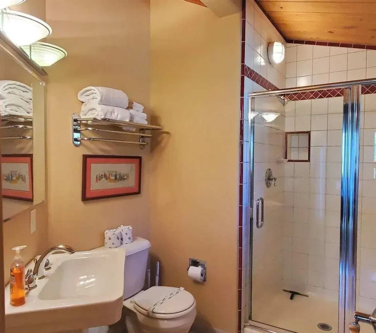 Seaside Garden Retreat 2 Bedroom Home by Redawning