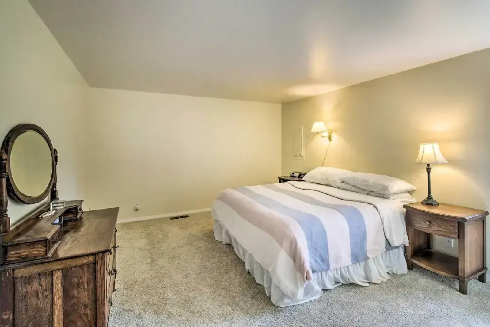 Spacious Family Home on Golf Course: Hike & Bike!