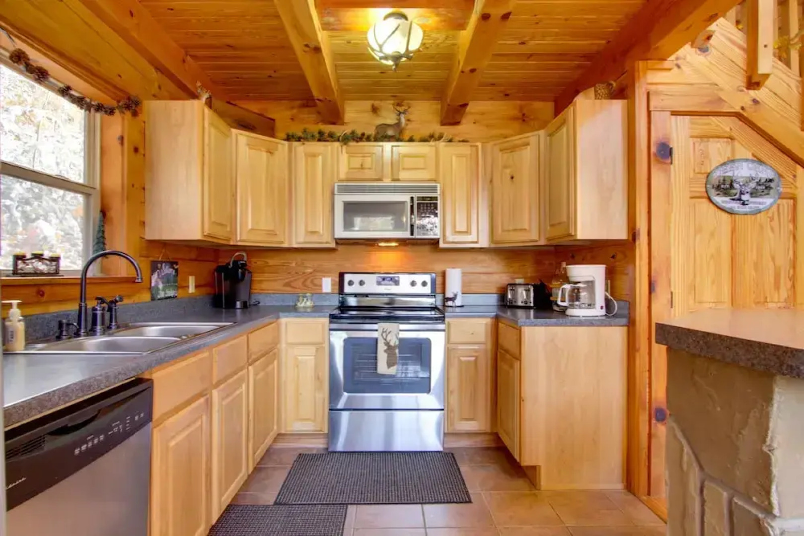 Secluded Smoky Mountain Cabin w/ Wraparound Deck!