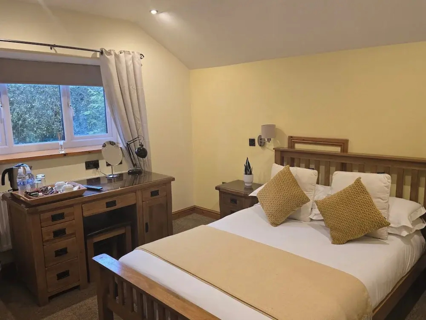 The Little Crown Inn