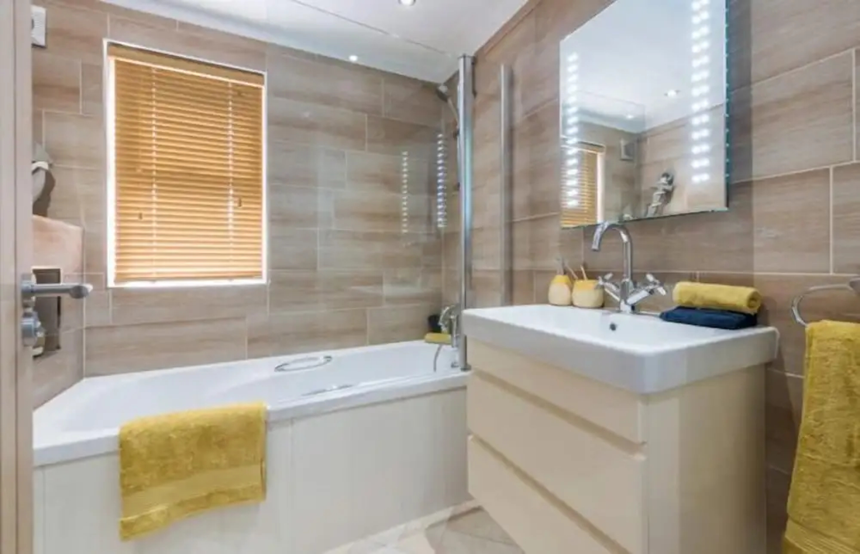 Sure Studio by Best Western Brackenborough Lakes & Resort