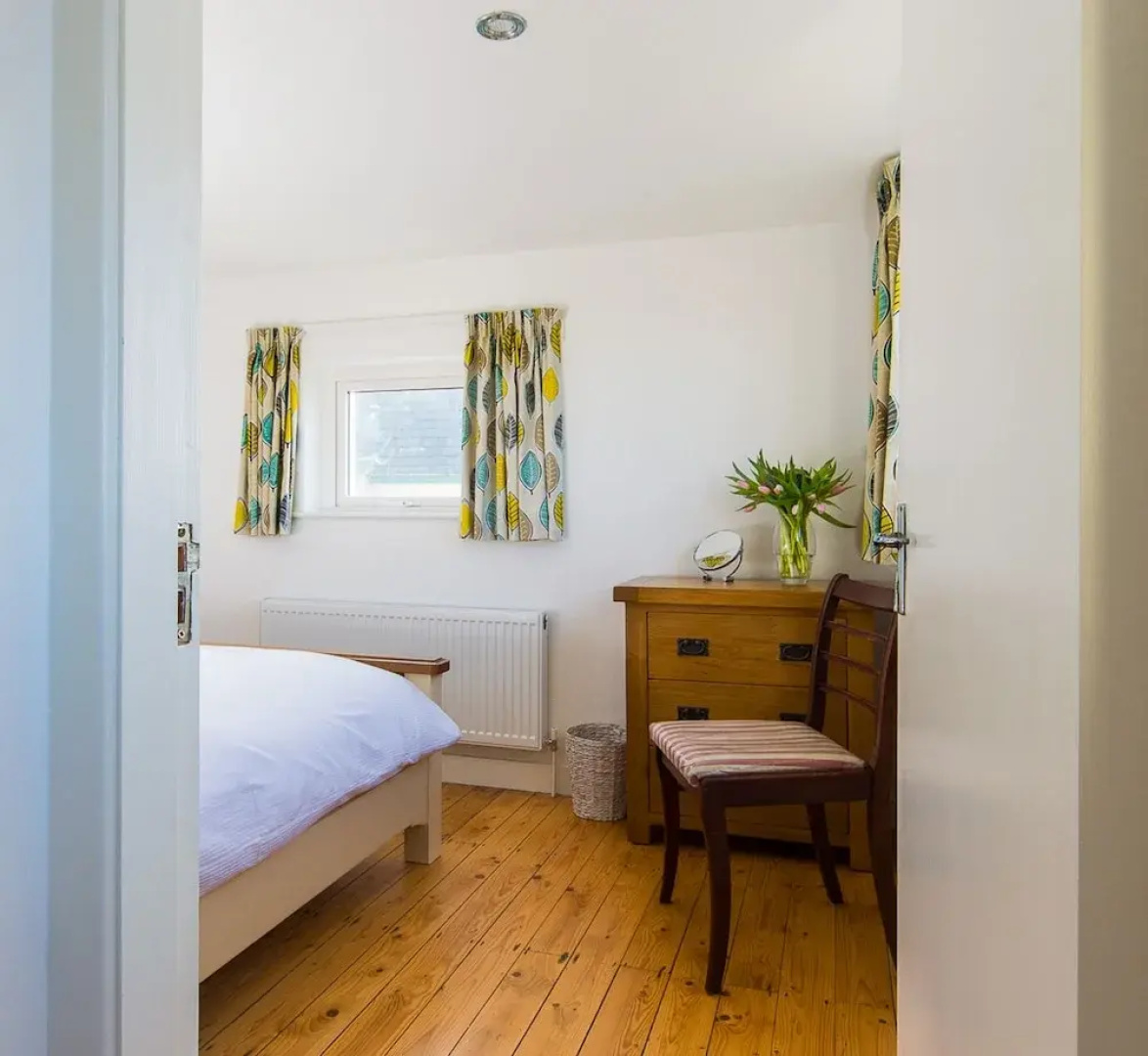 Large House With Adjoining Cottage Close to Waterville