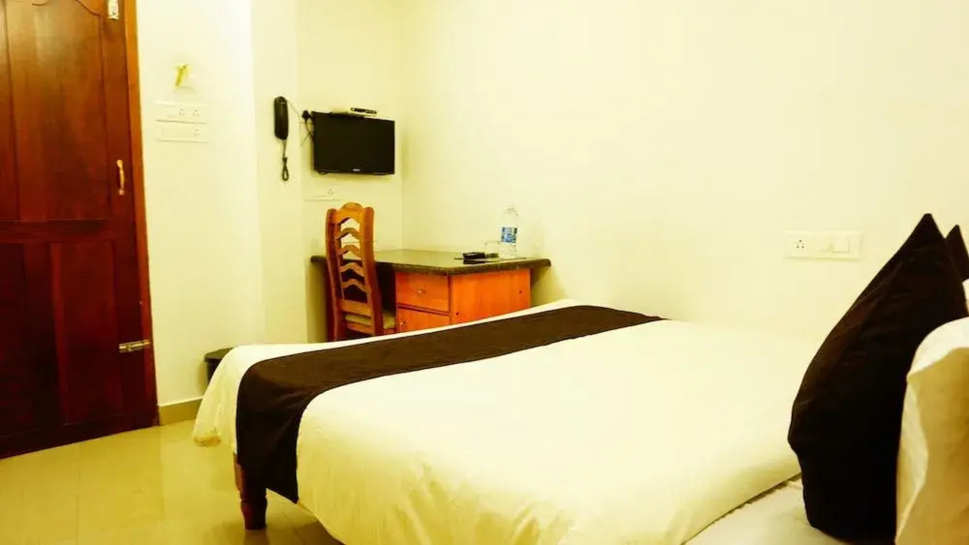 Thayamkery's Royal inn