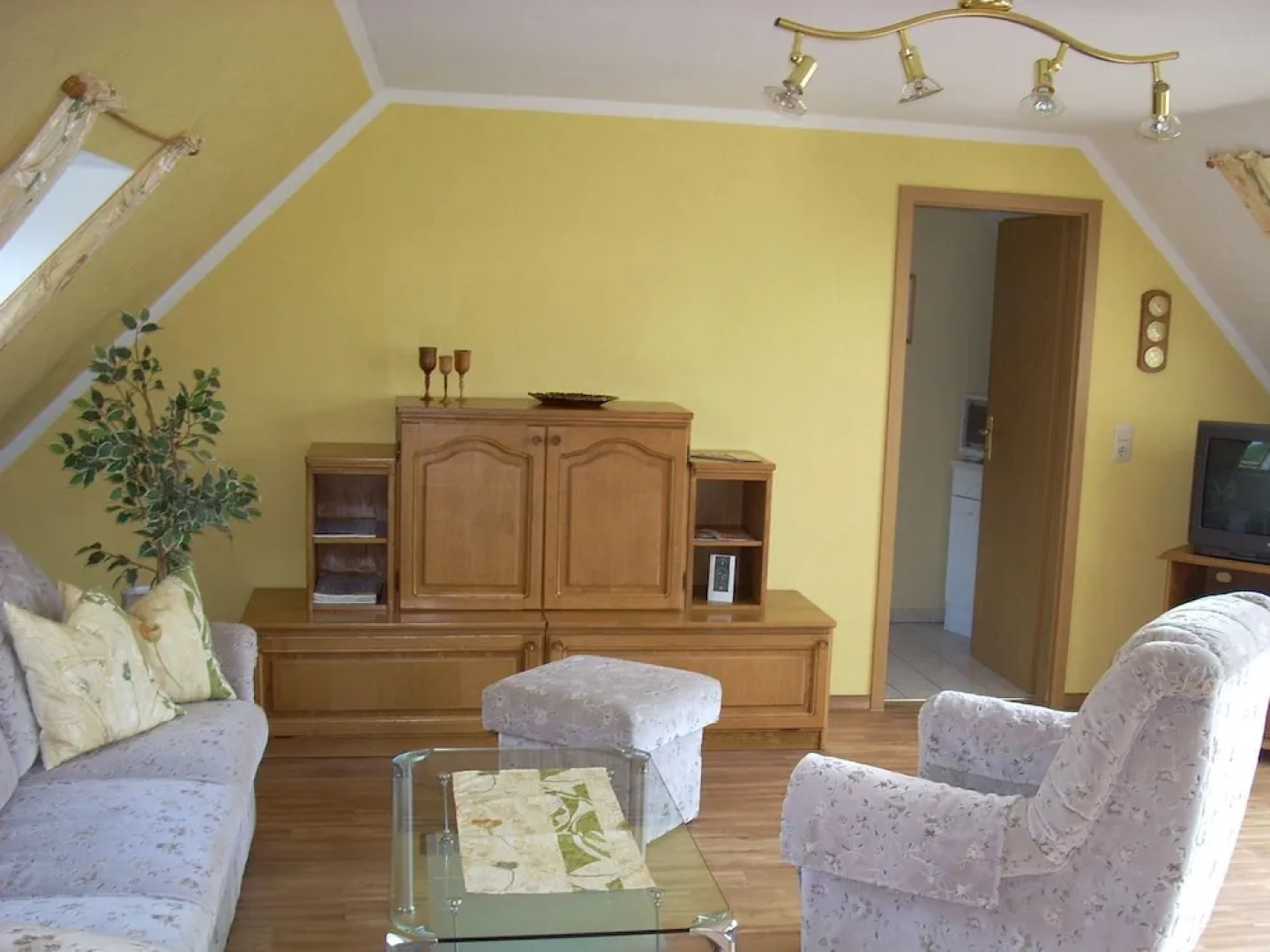 Beautiful Apartment in Wischuer with Fenced Garden