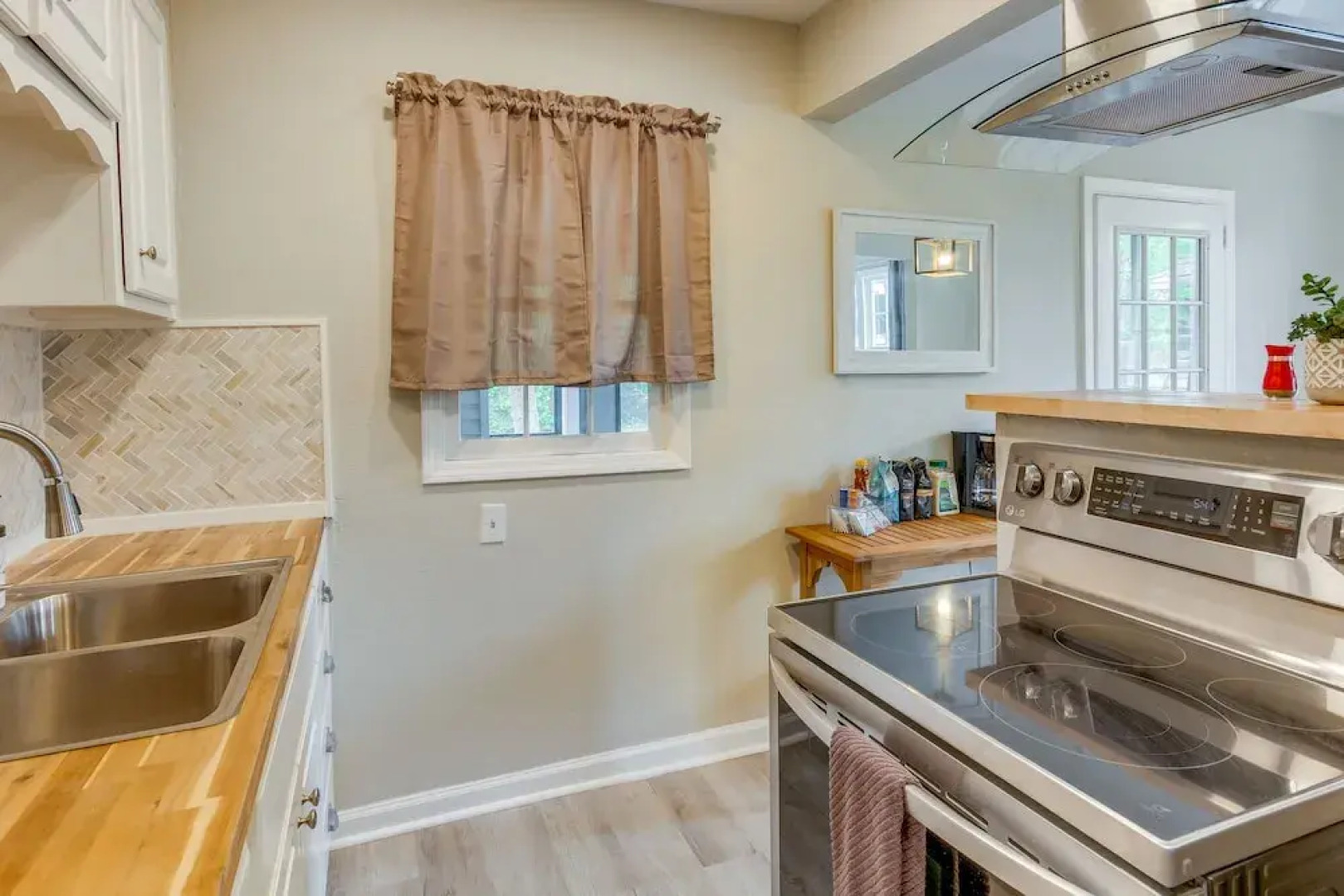 Pet-friendly Pensacola House Rental: 3 Mi to Beach