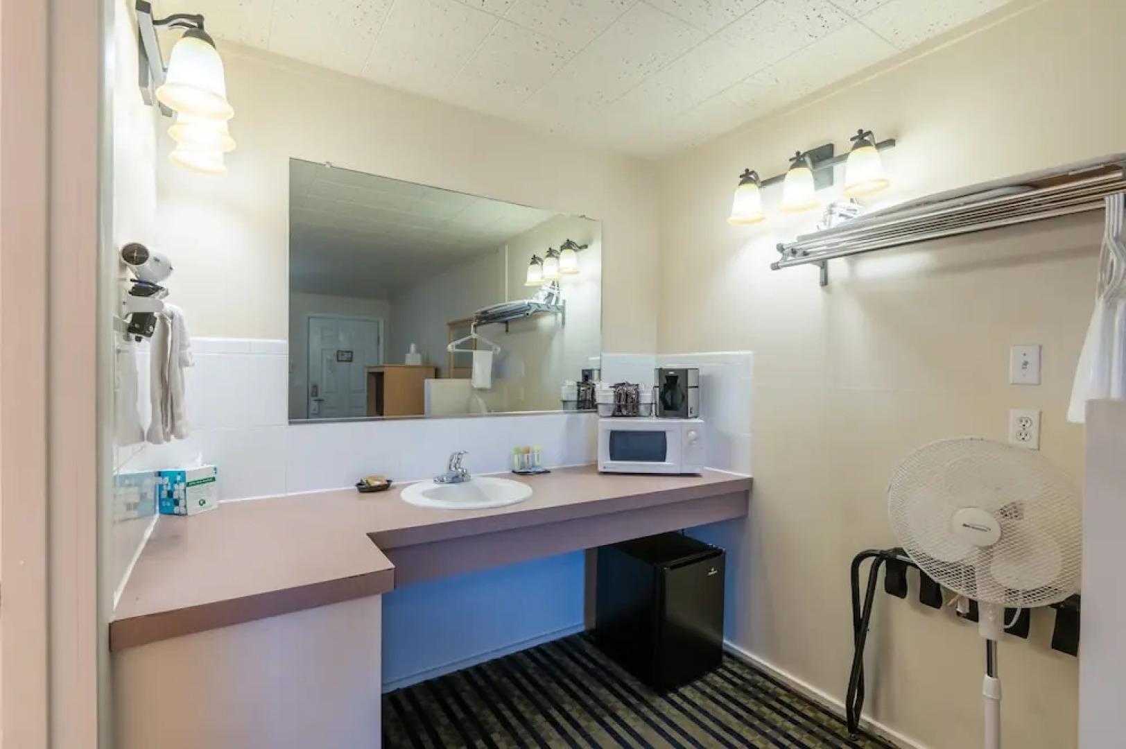 Pacific Reef Hotel & Light Show