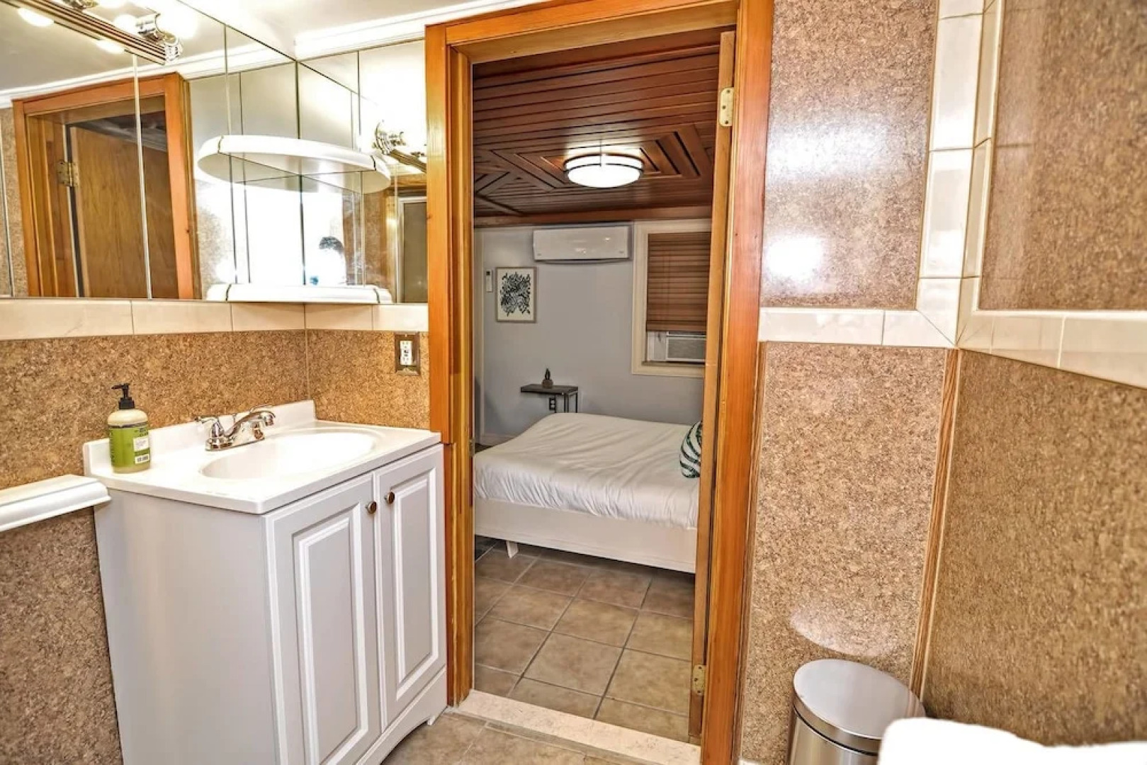 Spacious Studio in Boston's North End/little Italy