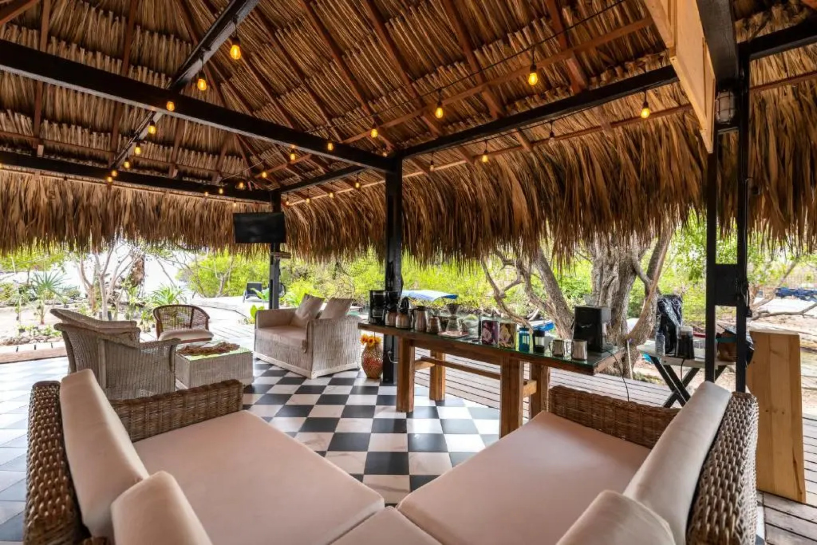 Isla Rosa Boutique by NOMAD GURU