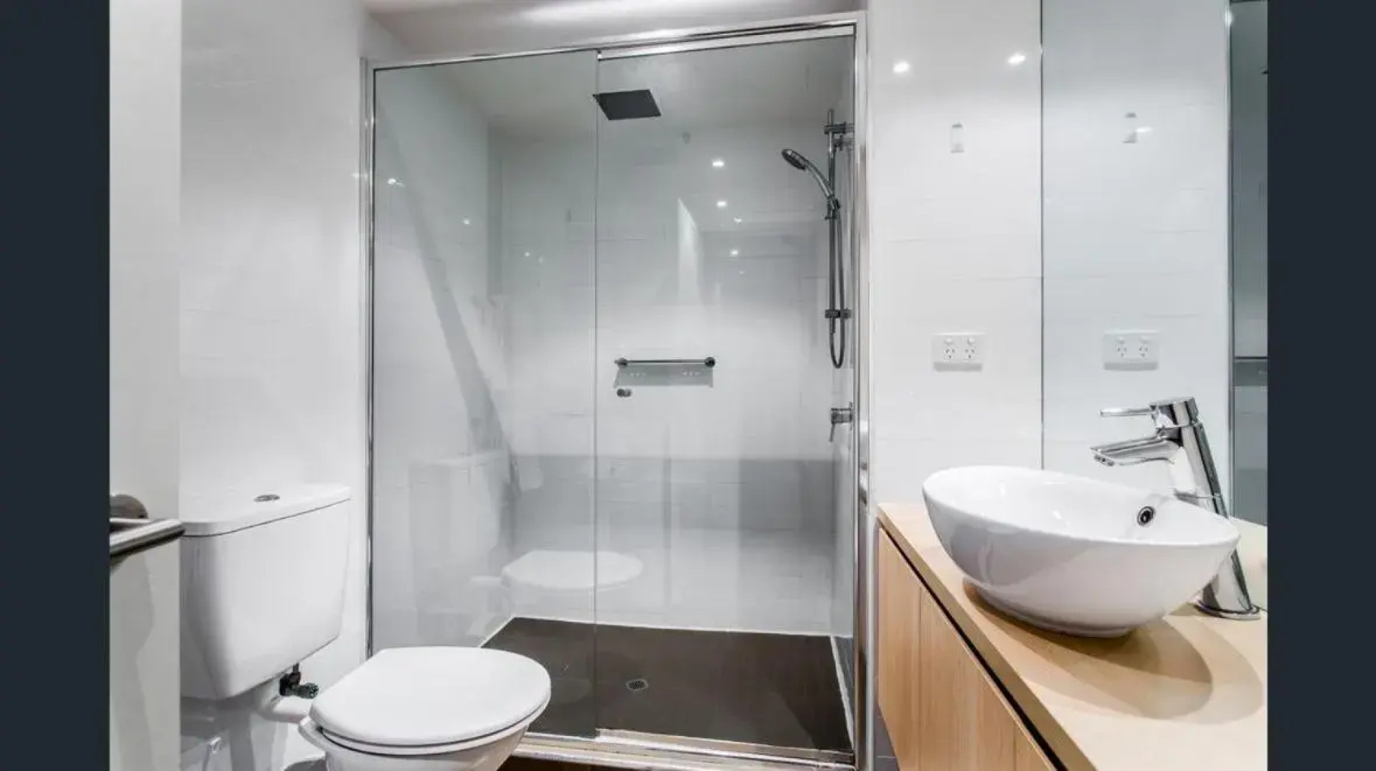 Hi 5 Stars Luxury Adelaide City Apartment