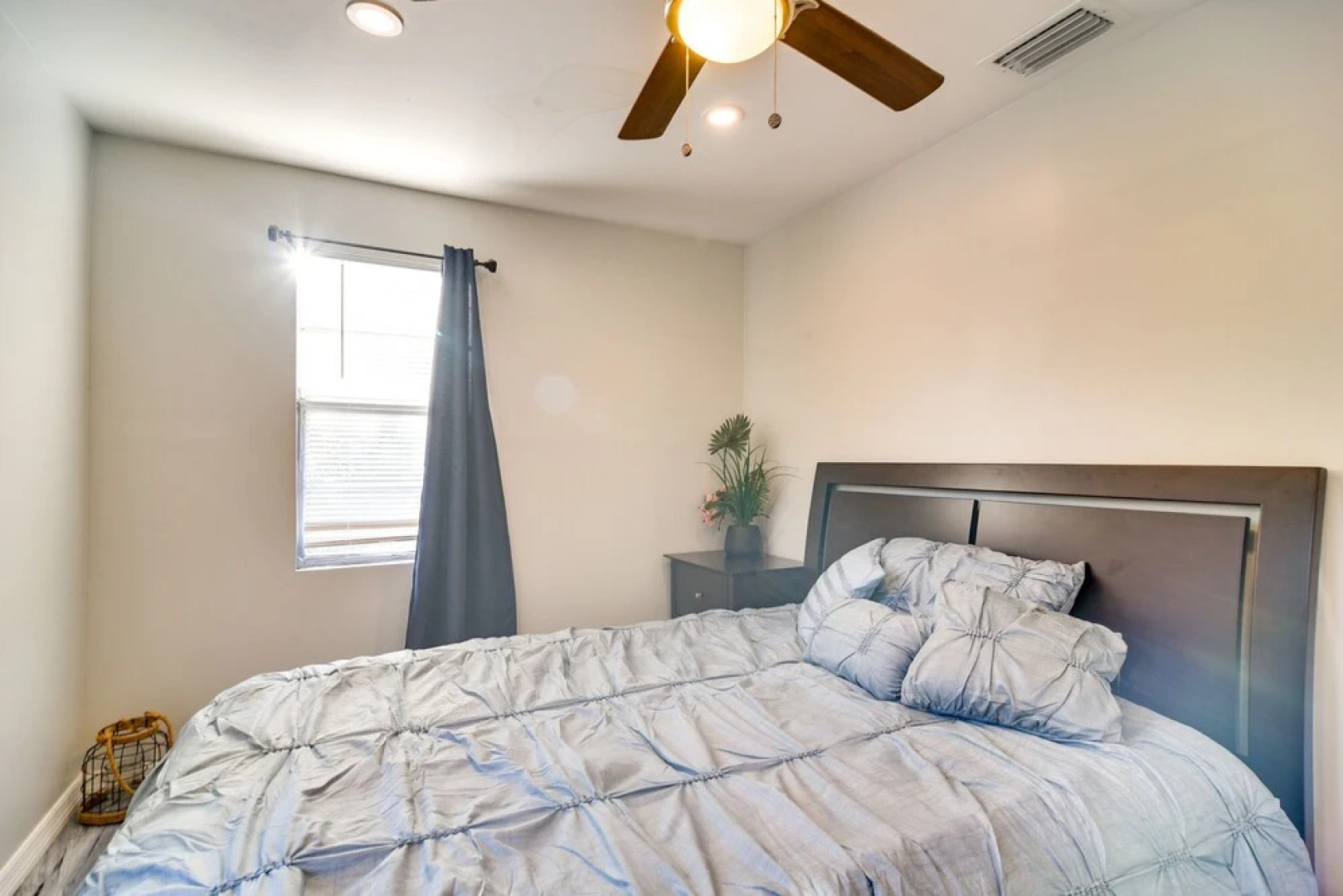 Remodeled Seminole Apt + Yard: 3 Mi to Beach!