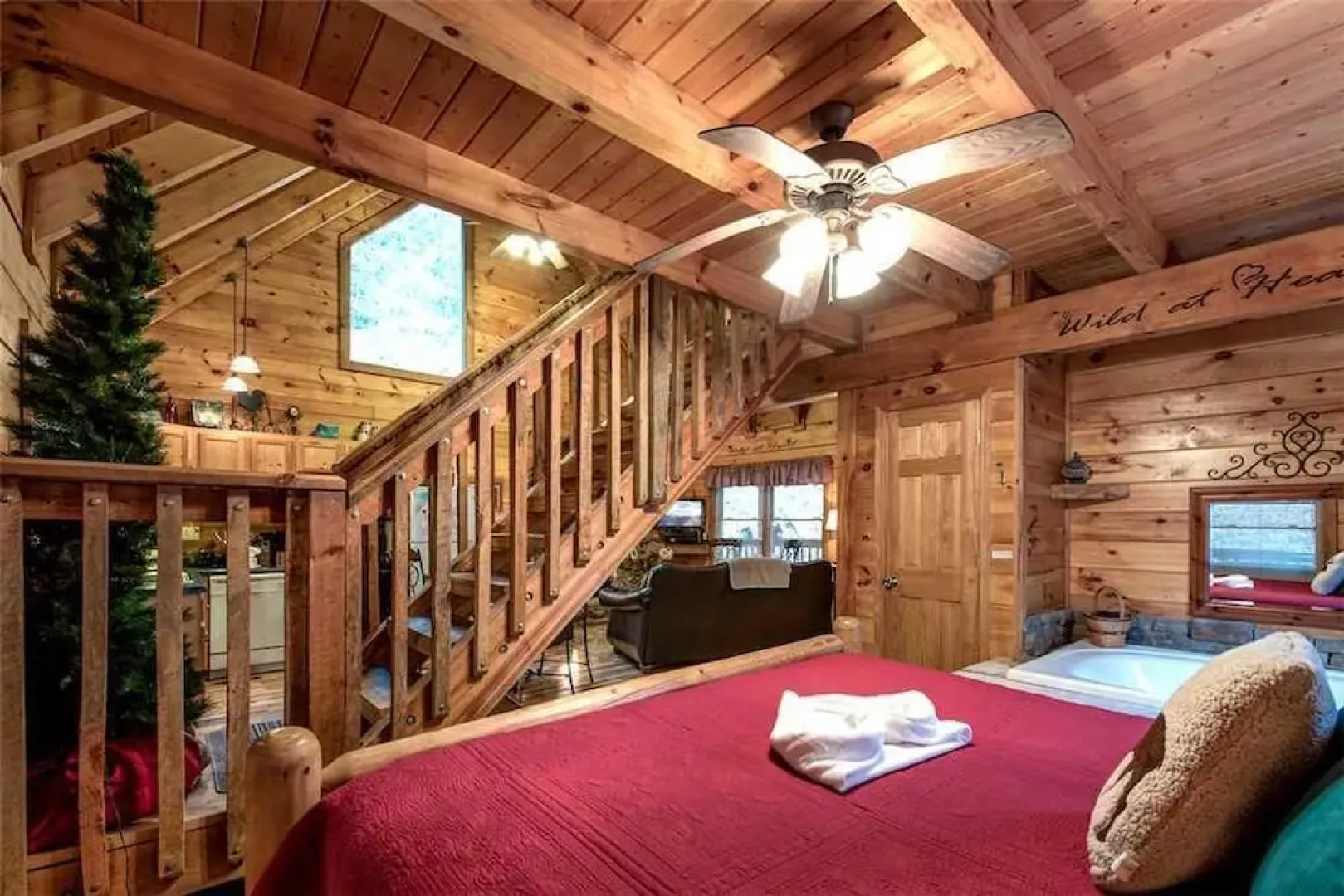 Wild at Heart 1 Bedroom Home with Hot Tub