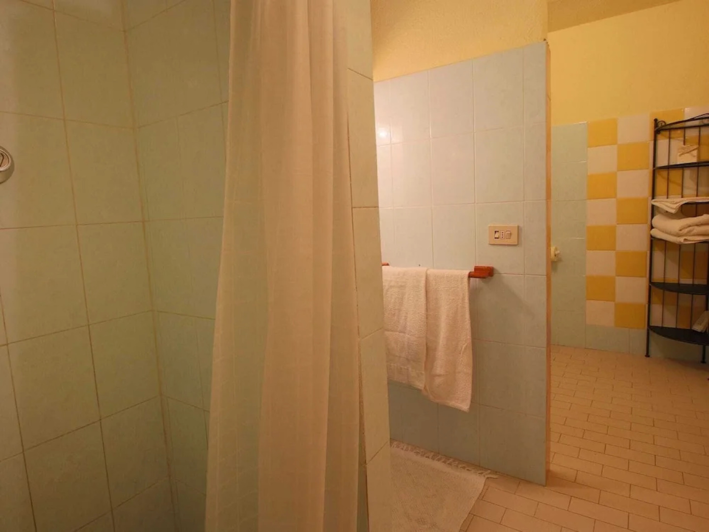 A Quaint Farmhouse in Paciano with Swimming Pool