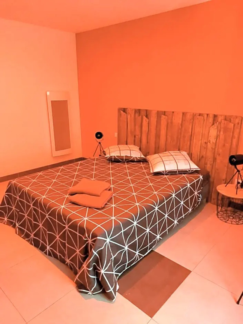 Le Mas Des Roches Jacuzzi Privatif (Adults Only)