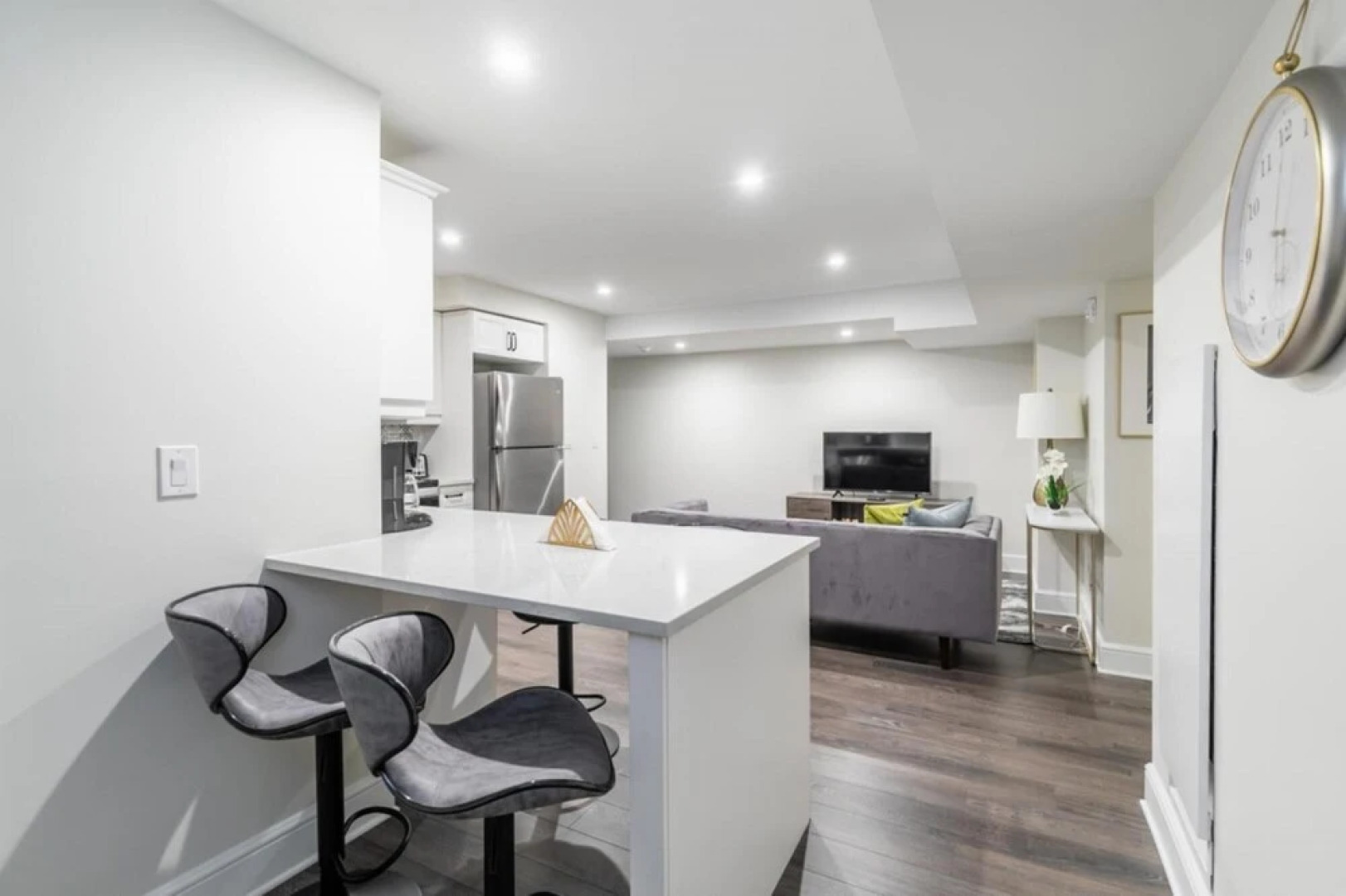 Rideau Comfort 2BD 1BA Apartment Free Parking