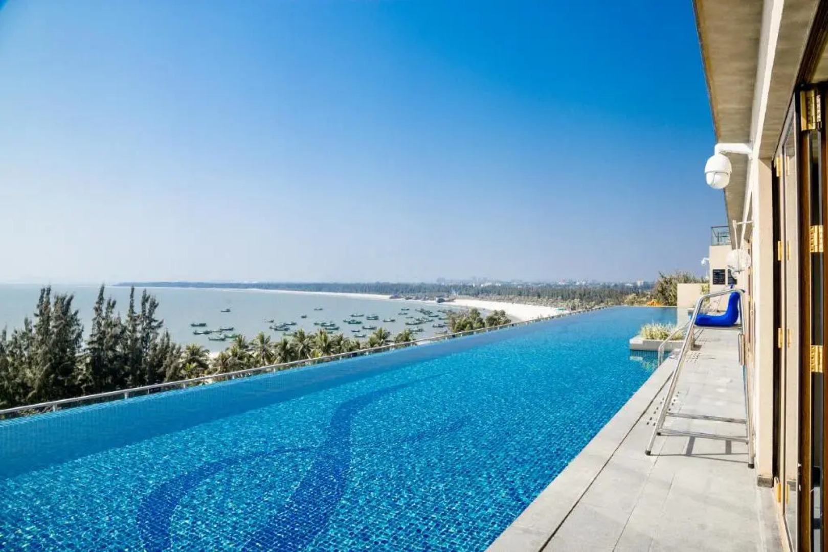 Sheraton Maoming Romantic Beach Resort