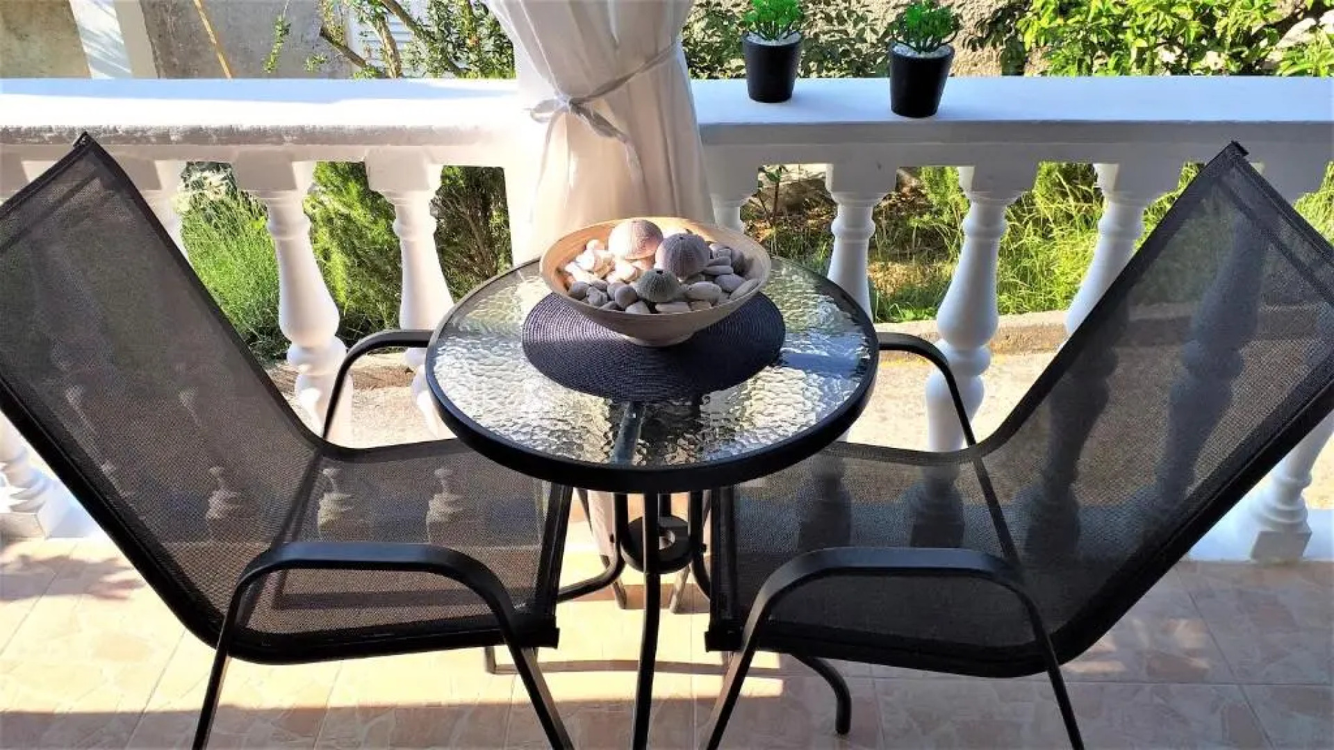 Rava Art Amphora studio and room