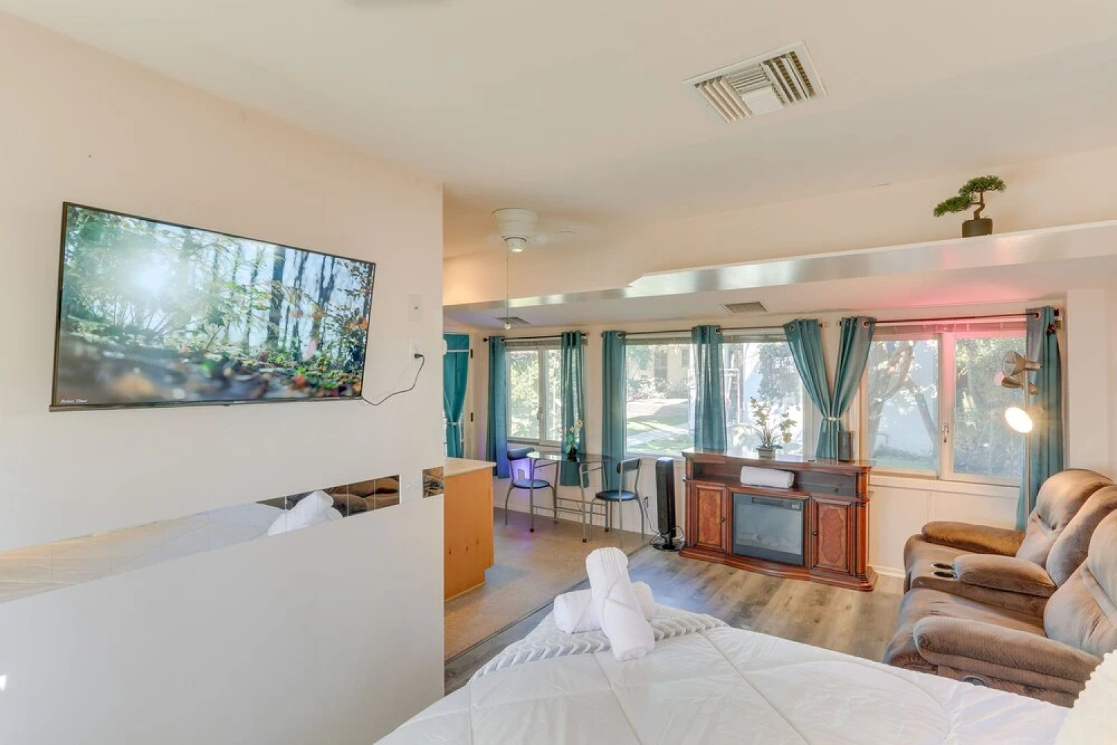 Colton Studio w/ Fire Pit, 4 Mi to San Bernardino!