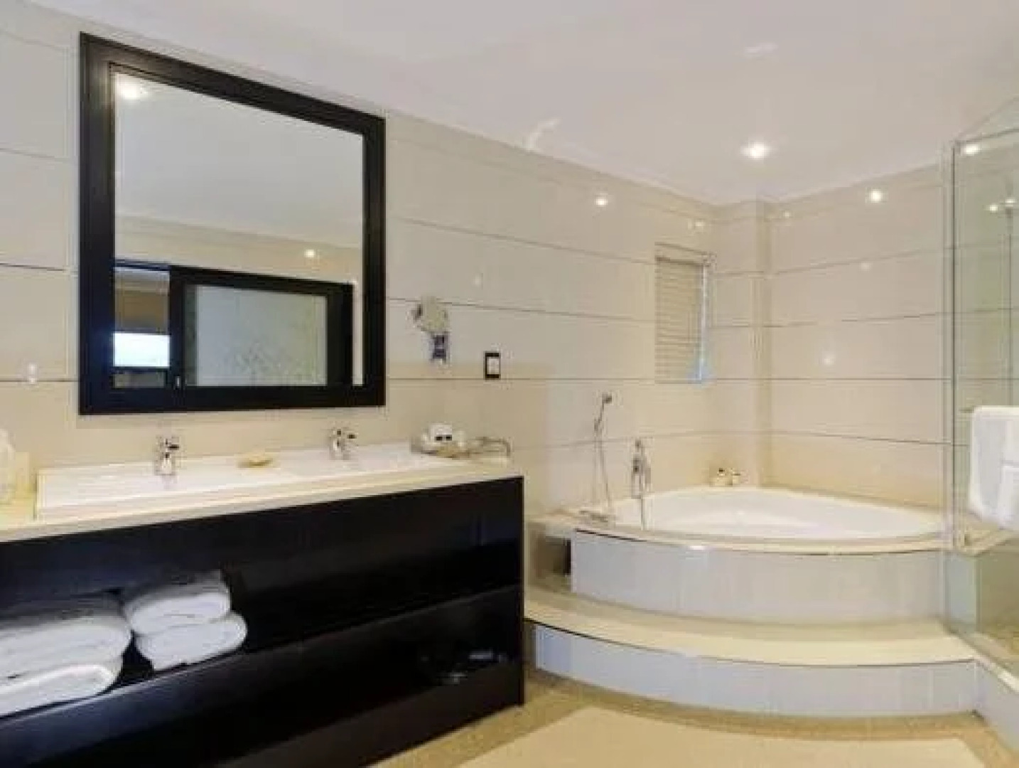 The Executive Suites  555