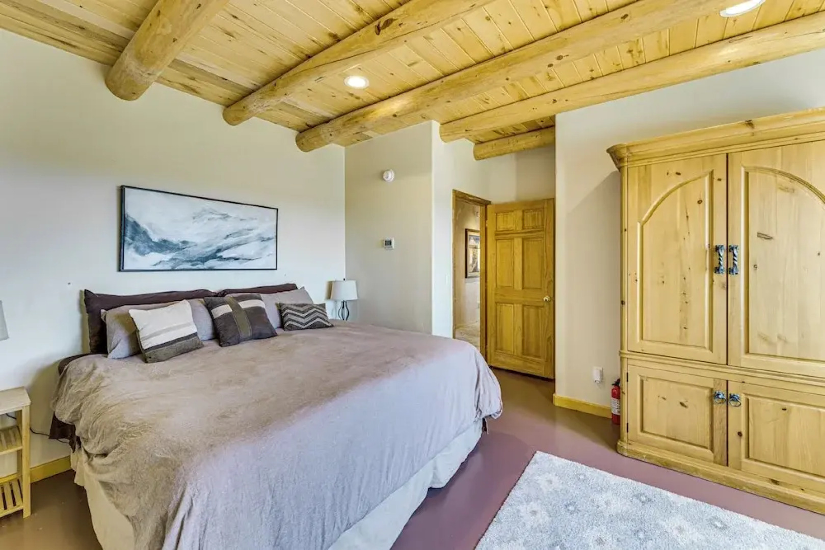 10 Mi to Taos Ski Valley: Mtn-view Duplex w/ Deck!