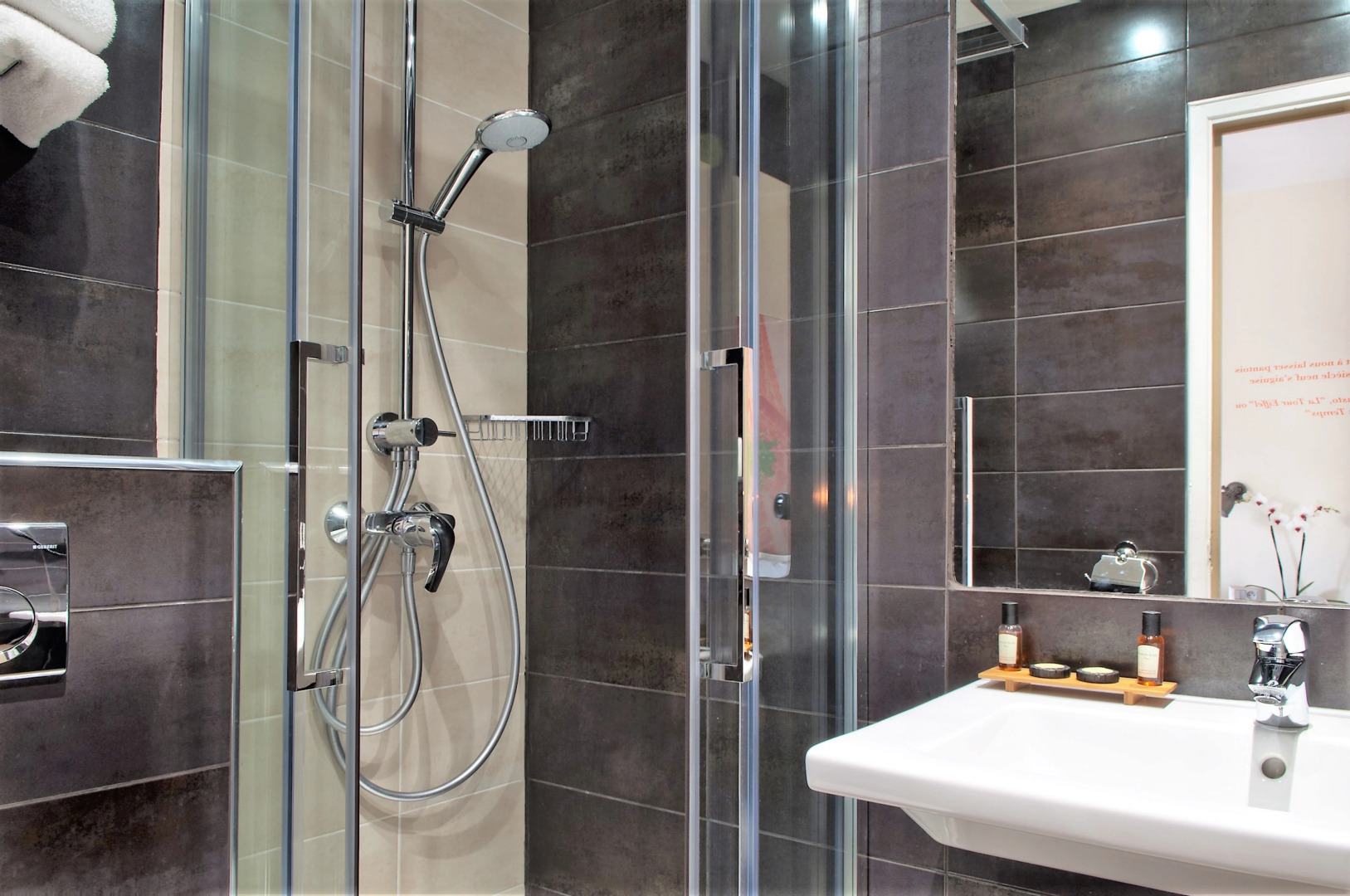 Hôtel Alpha Paris Eiffel by Patrick Hayat