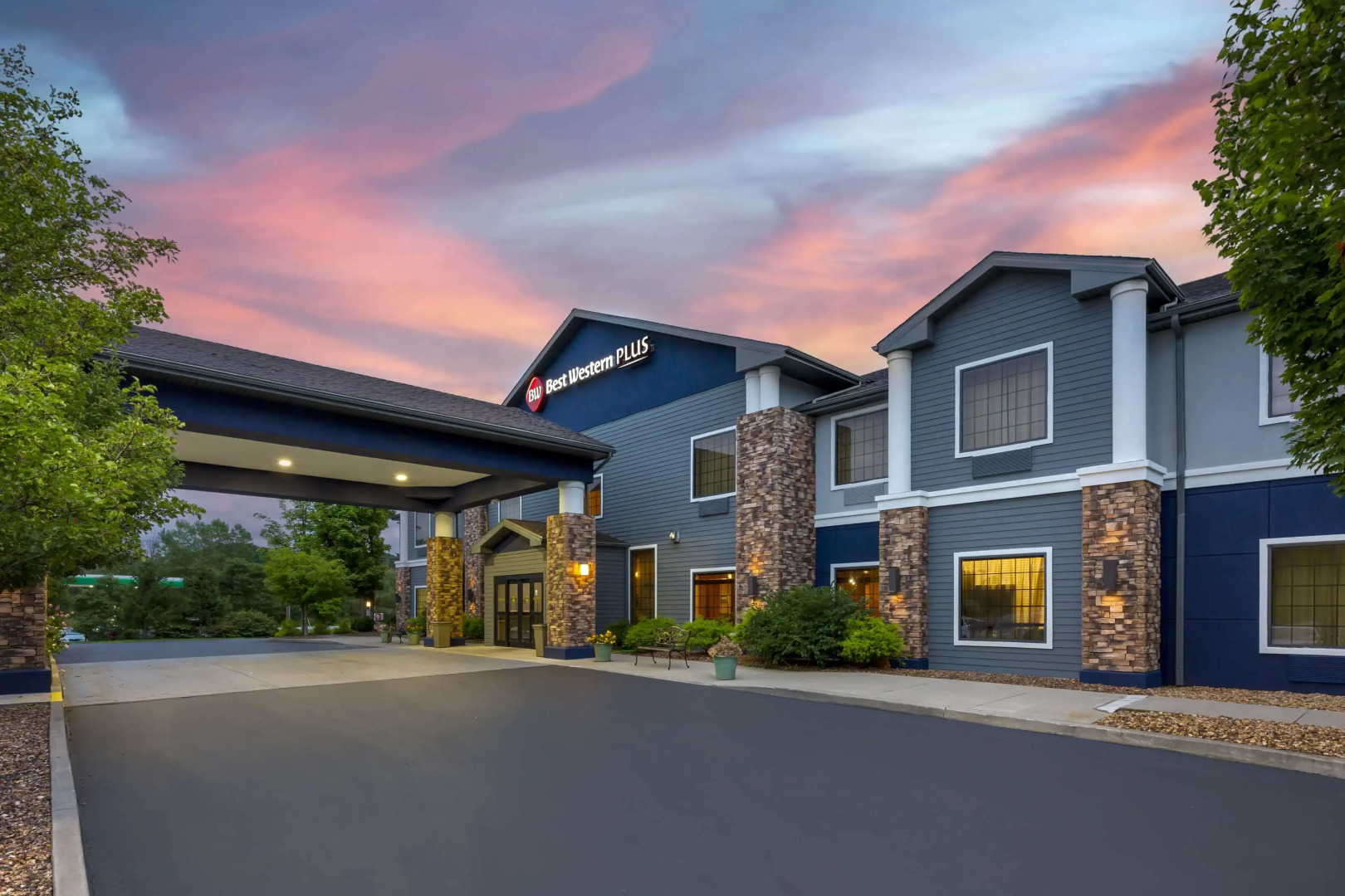 Best Western Plus Victor Inn & Suites