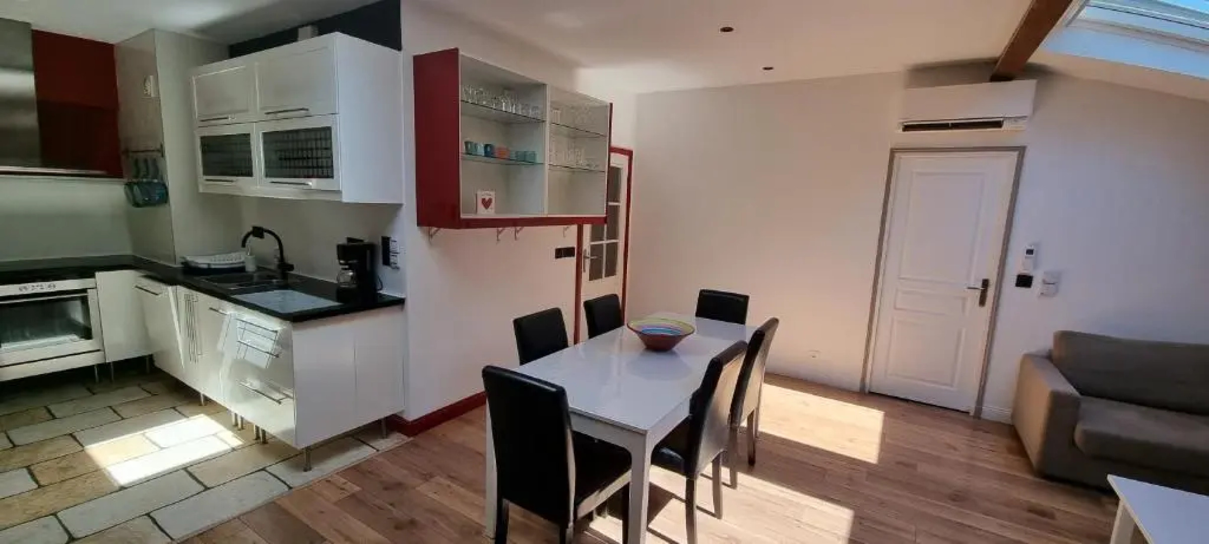 Chambre d'Hôtes sde, wc privé climatisé dans loft 80m2 Espace commun avec les habitants Salon et cuisine