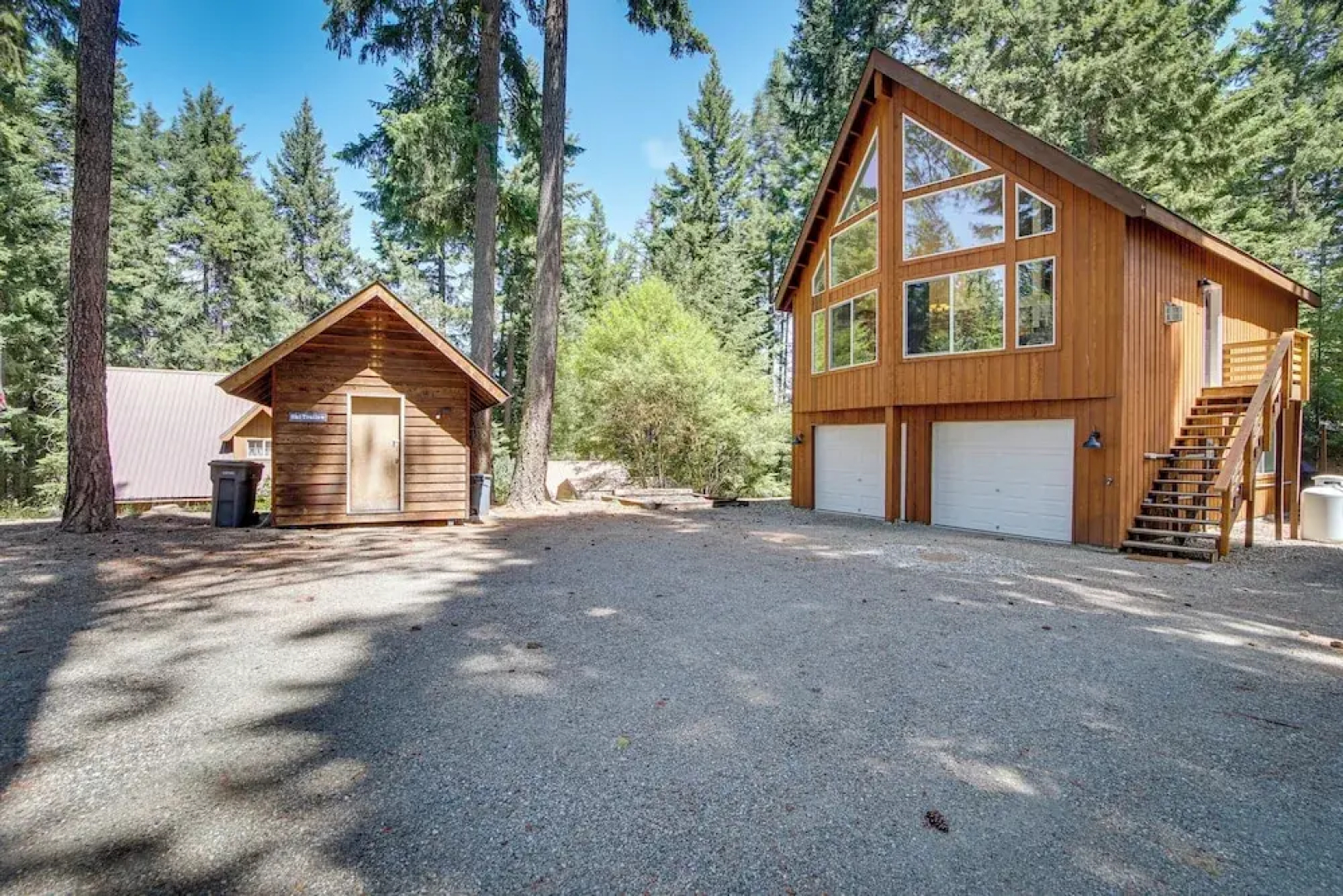 Unwind in Cle Elum: Hot Tub & Cozy Fireplace!