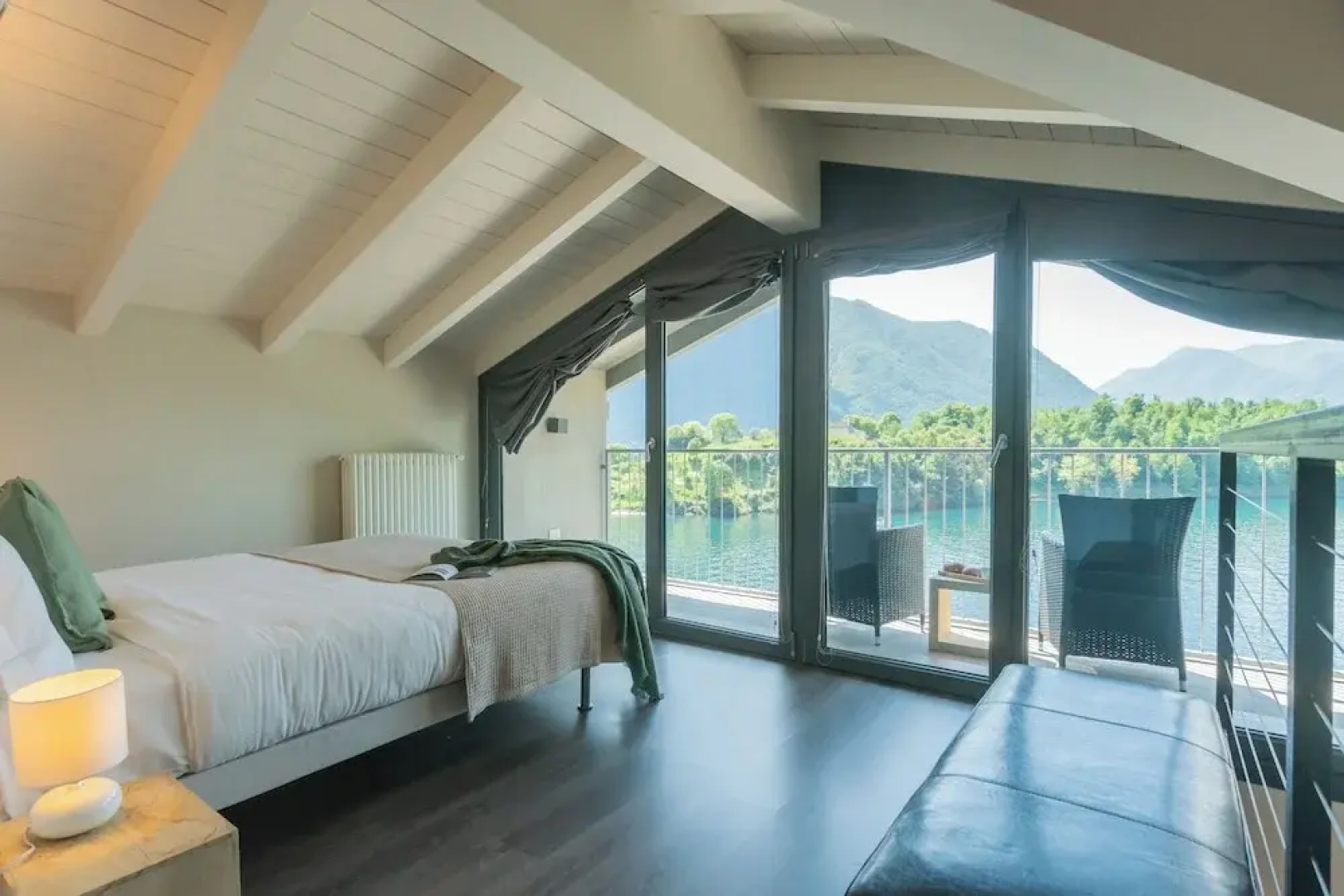 Mulino Vista Lake by Rent all Como