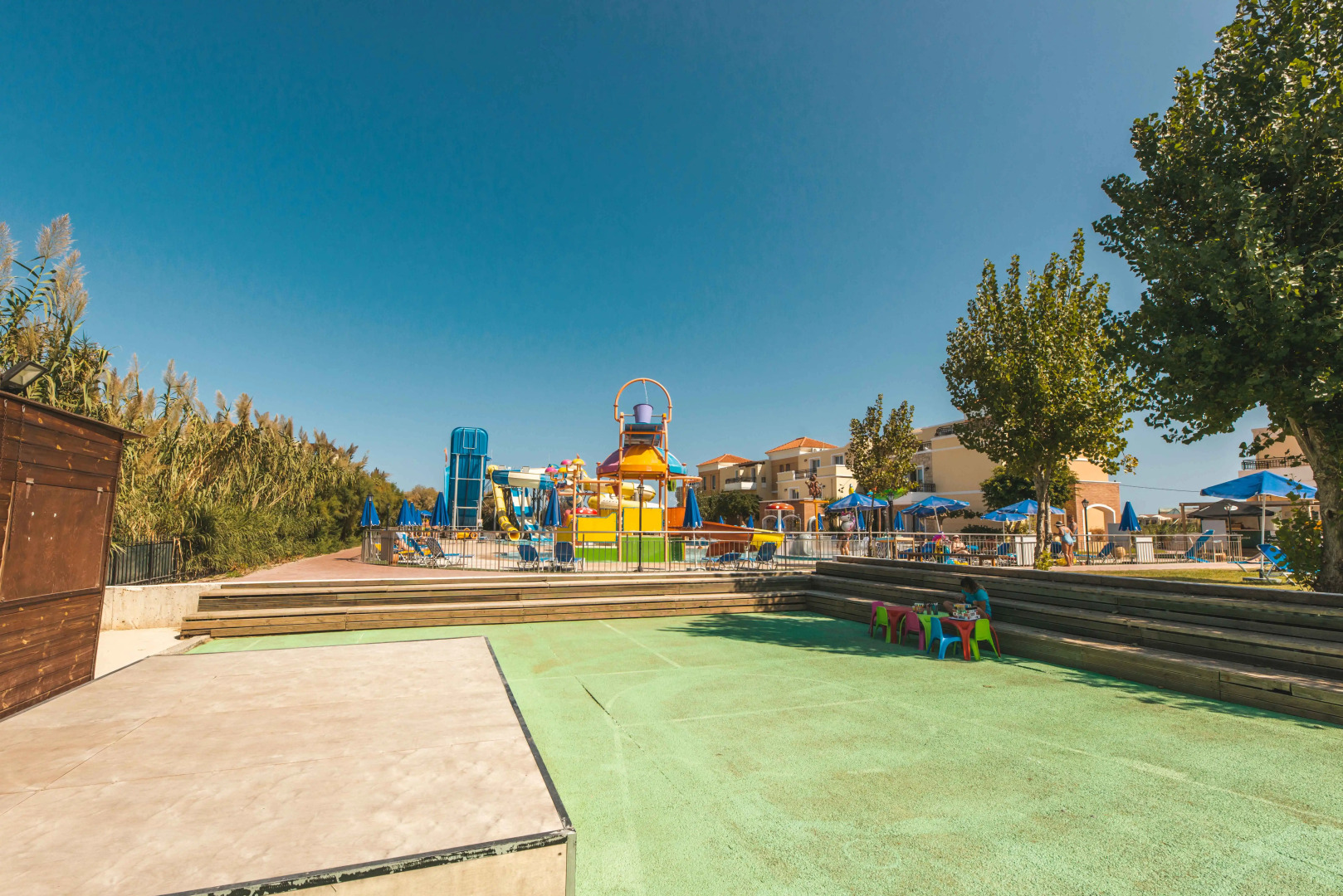 Отель Chrispy Waterpark Resort