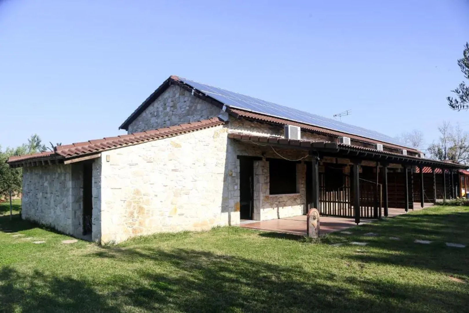 Gioulis Apartments & Studios