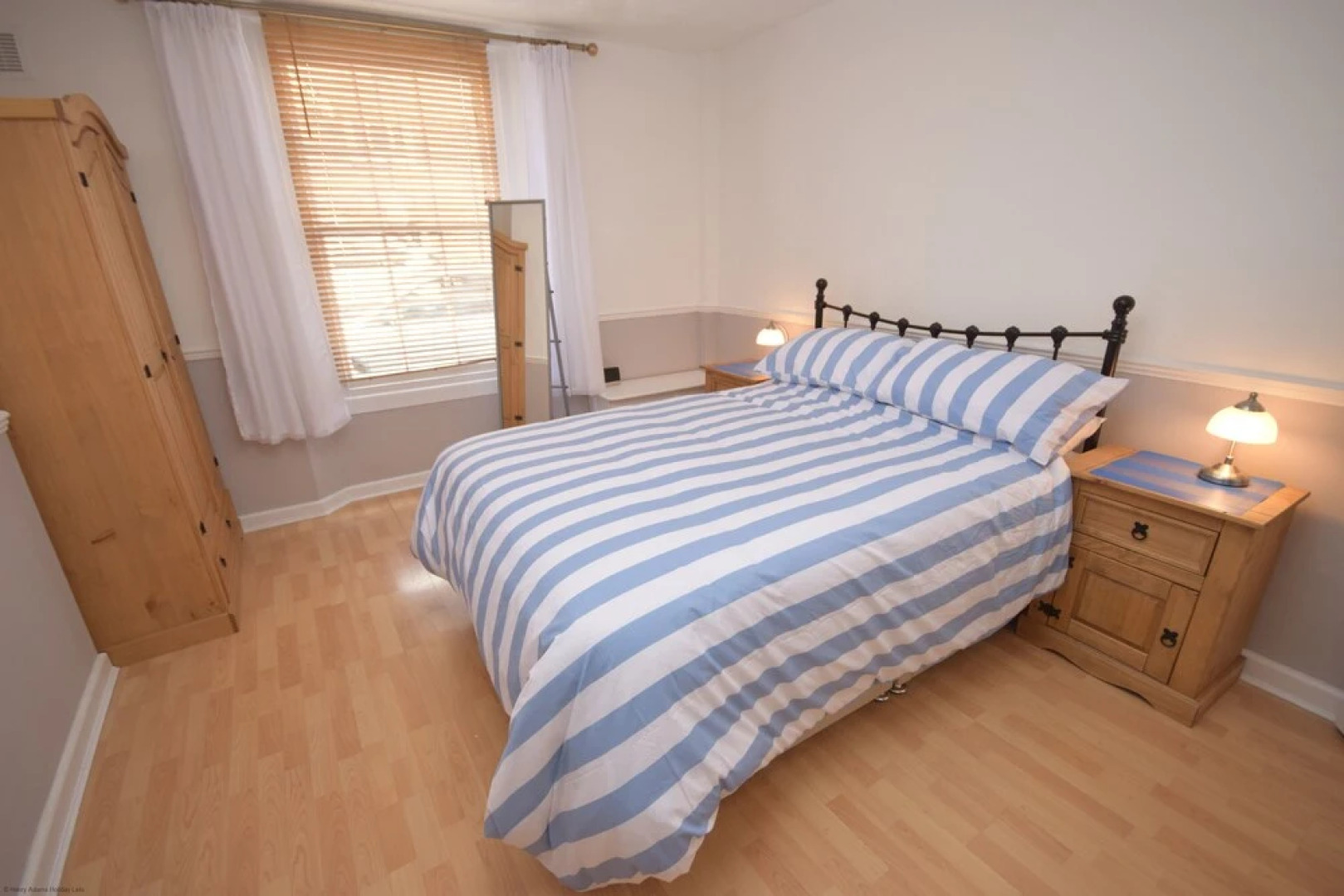 Dolphin House 490929