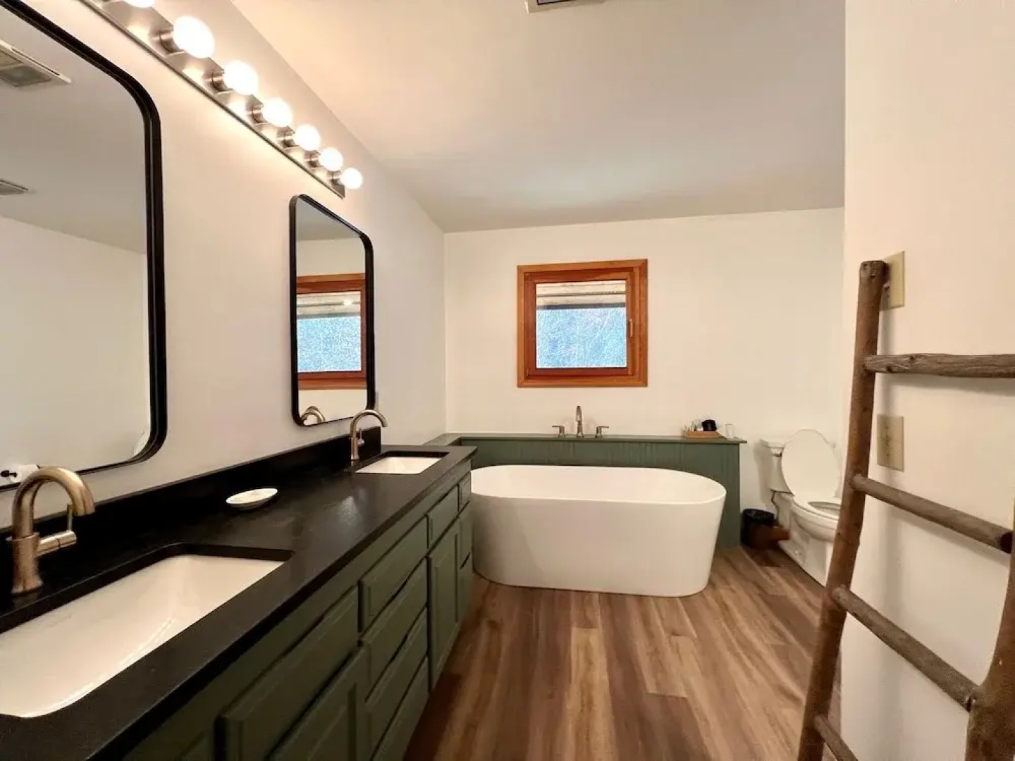 Outland Chalet & Suites Great Smoky Mountains