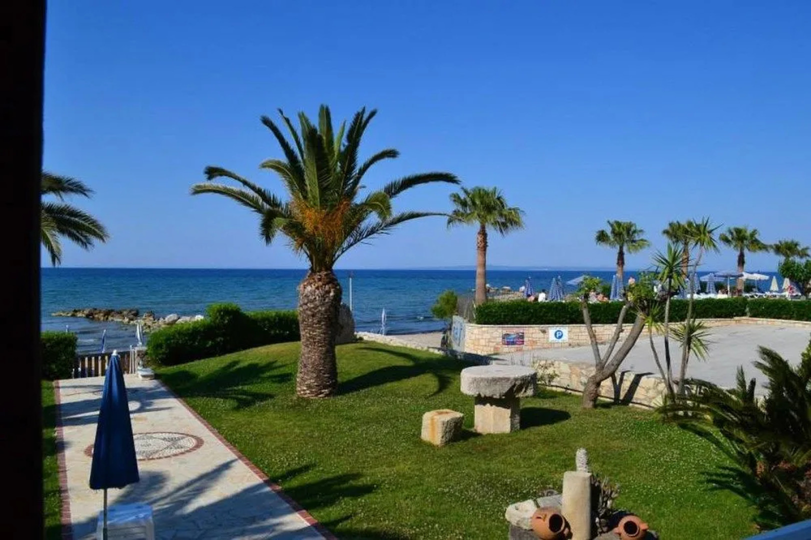 Nadia's Studios & Apartments