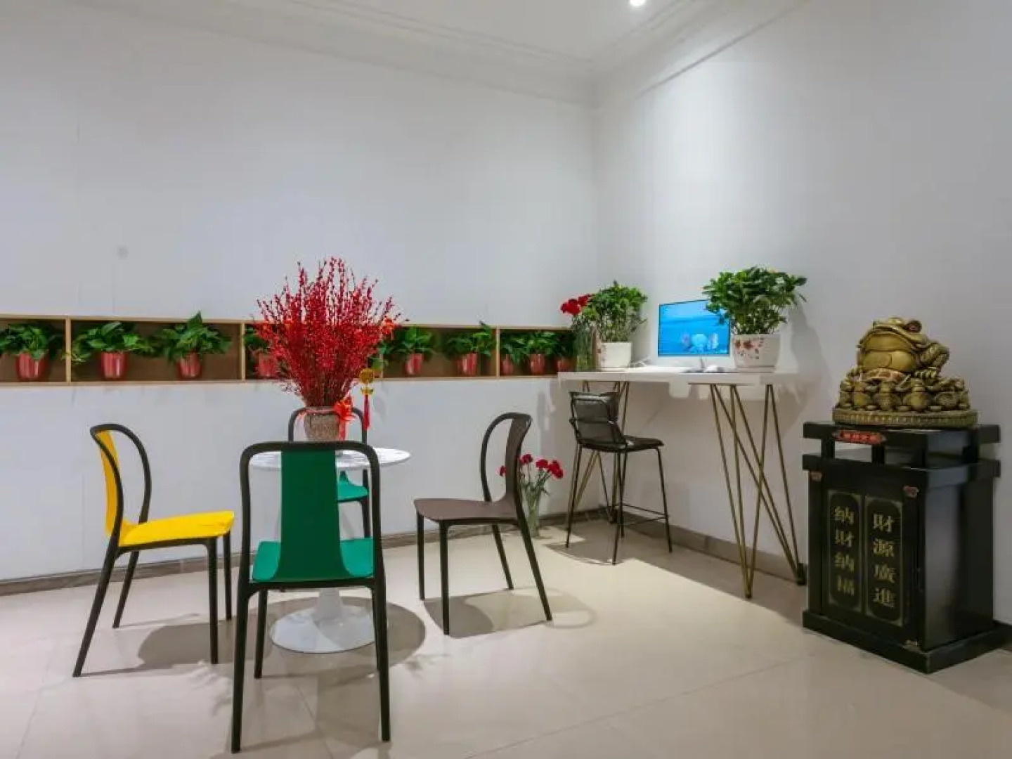 Shell Xinxiang Weibin District Railway Station Department Store  Hotel