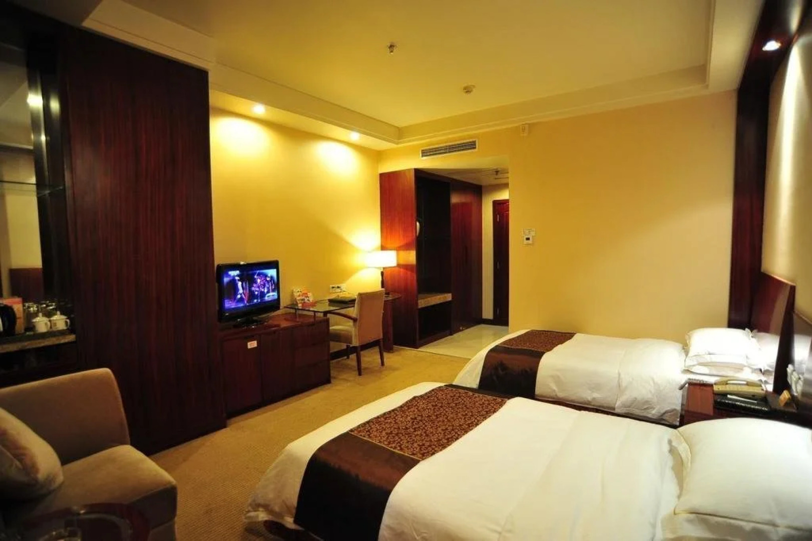 Fuyang Jinggong Hotel