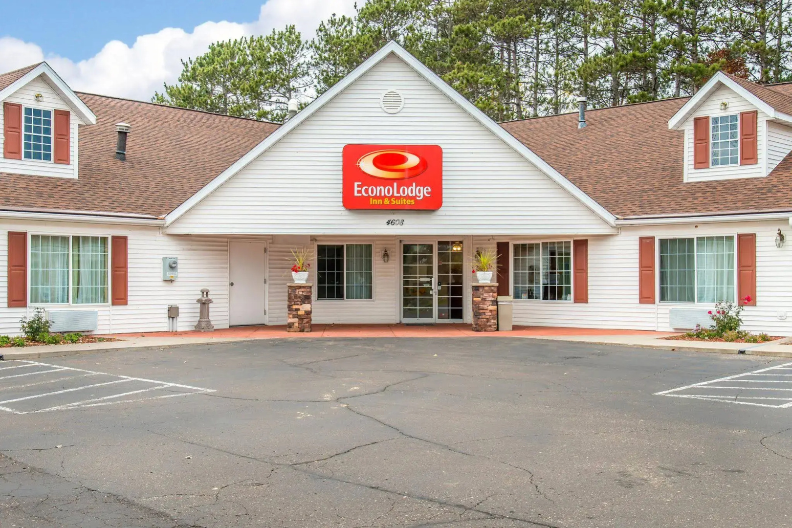 Econo Lodge Inn & Suites