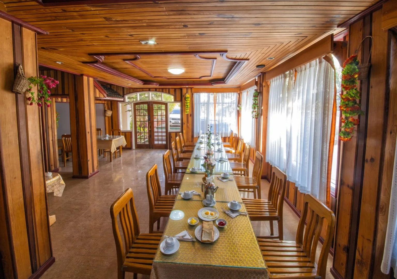 Honey Pine Hotel