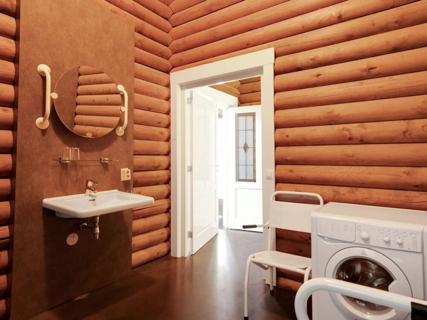 Holiday Bungalow with Sauna, Located on a Pond in Hoge Hexel